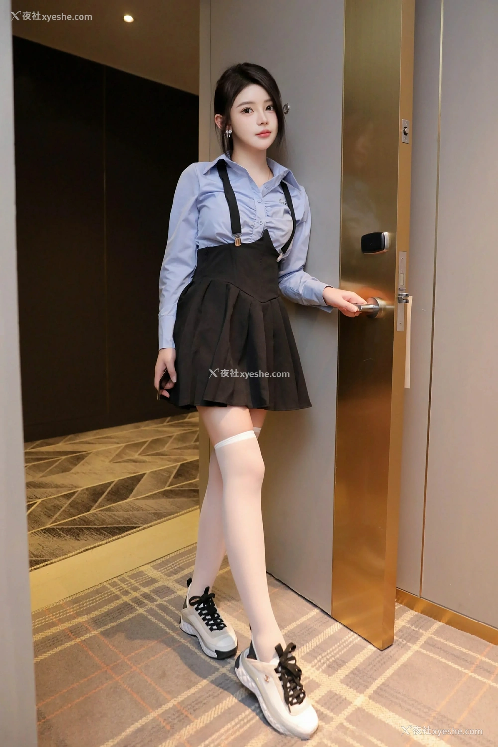 1P - [XiuRen秀人网] No.9819 爱酱里