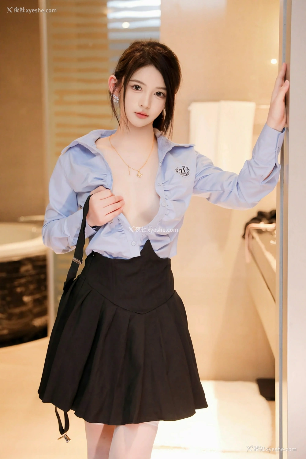 1P - [XiuRen秀人网] No.9819 爱酱里