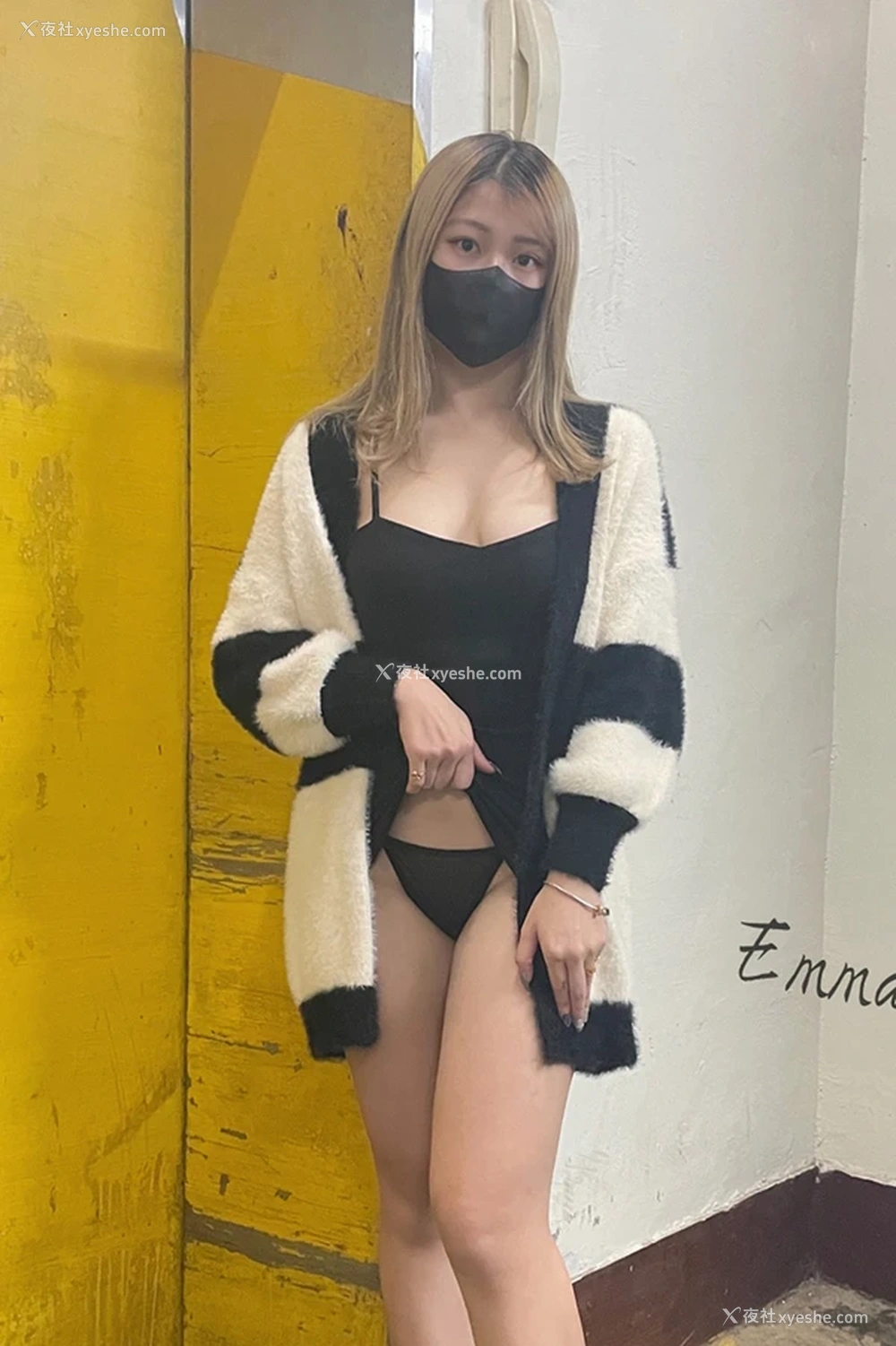 1P - 露出系福利姬@艾玛Emma订阅尺度视图合集4