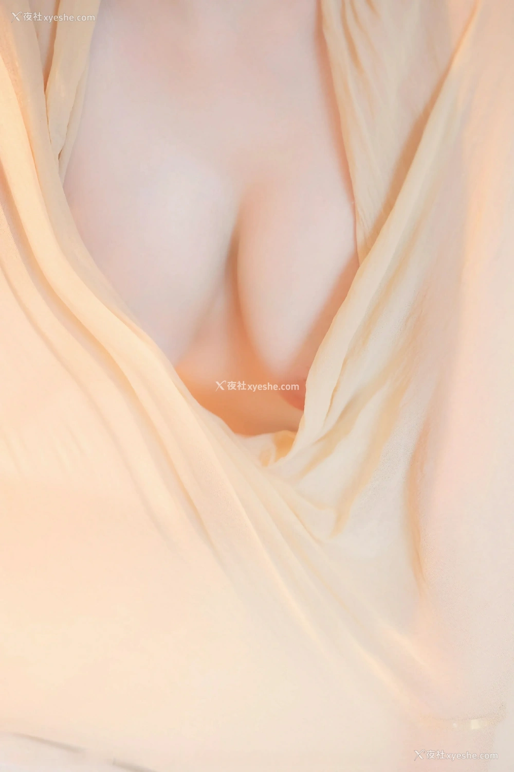 1P - [XiuRen秀人网] No.9825 余安安