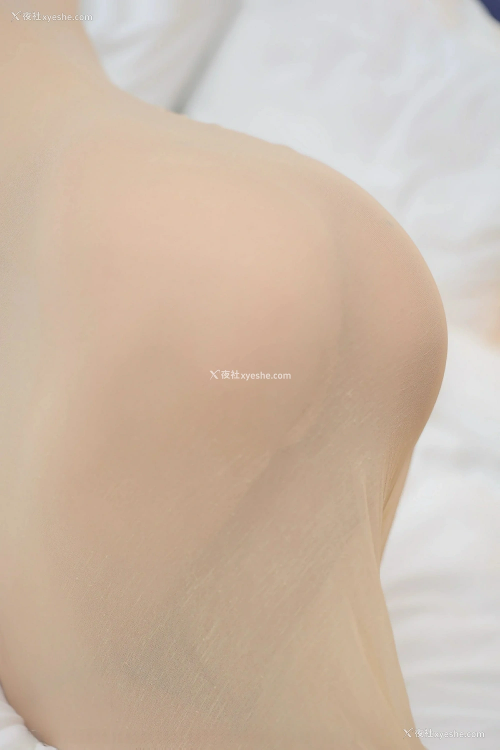 1P - [XiuRen秀人网] No.9825 余安安