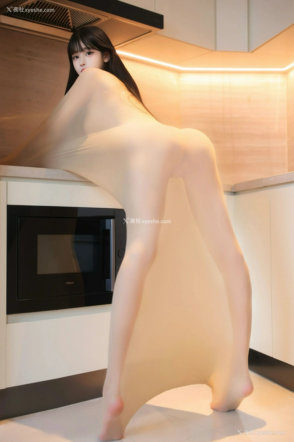 1P - [XiuRen秀人网] No.9825 余安安