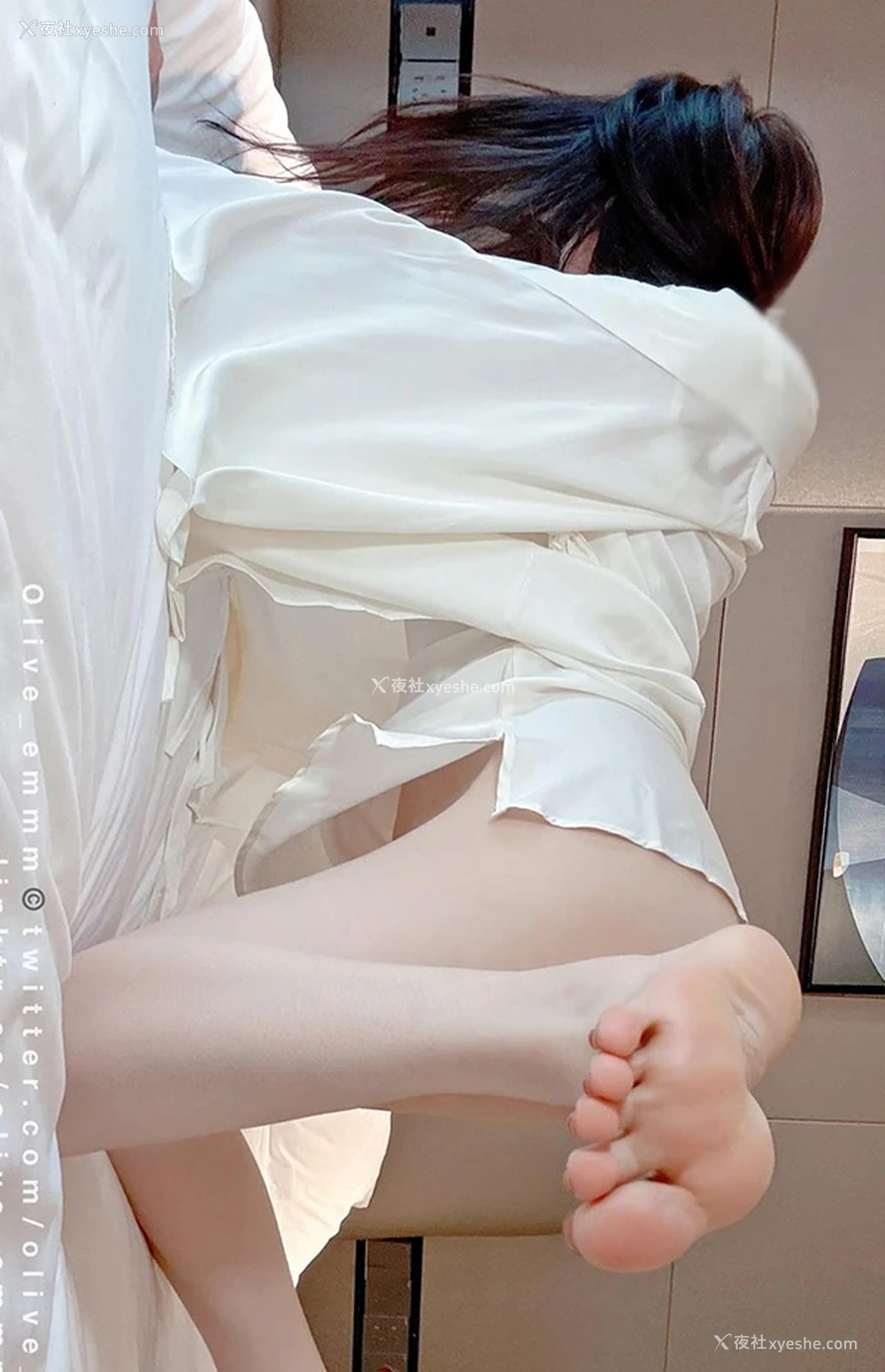1P - 人气肥臀网红@olive_emmm 吊带睡裙