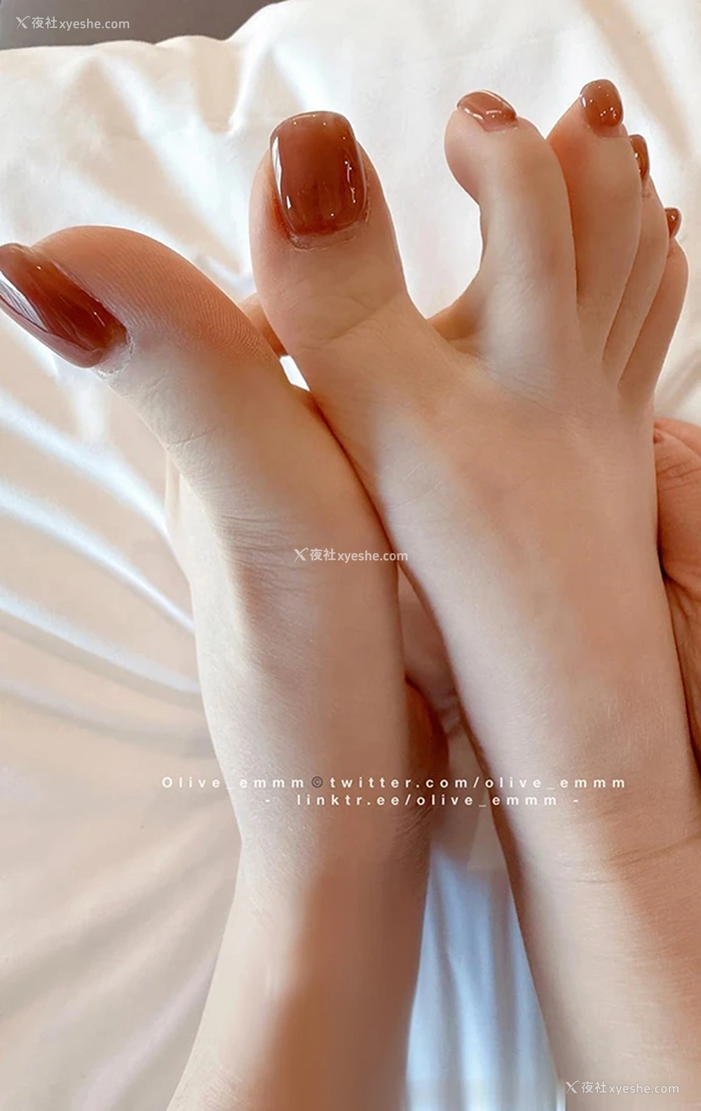 1P - 人气肥臀网红@olive_emmm 吊带睡裙