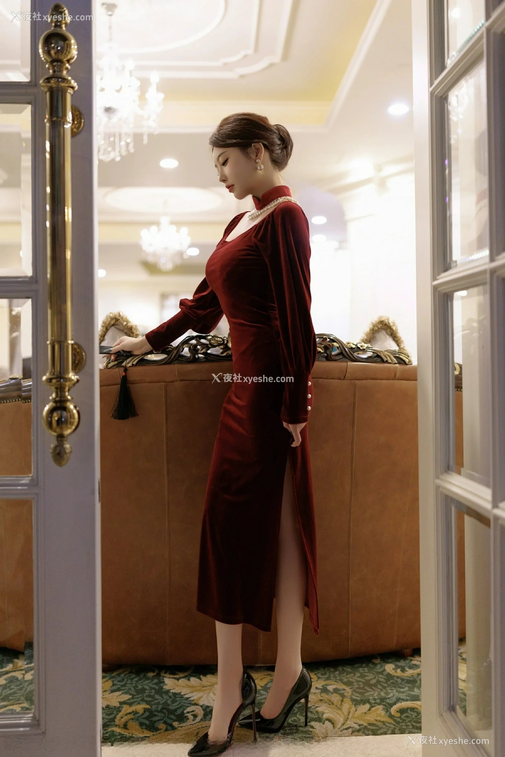 1P - [XiuRen秀人网] No.9831 杨晨晨Yome