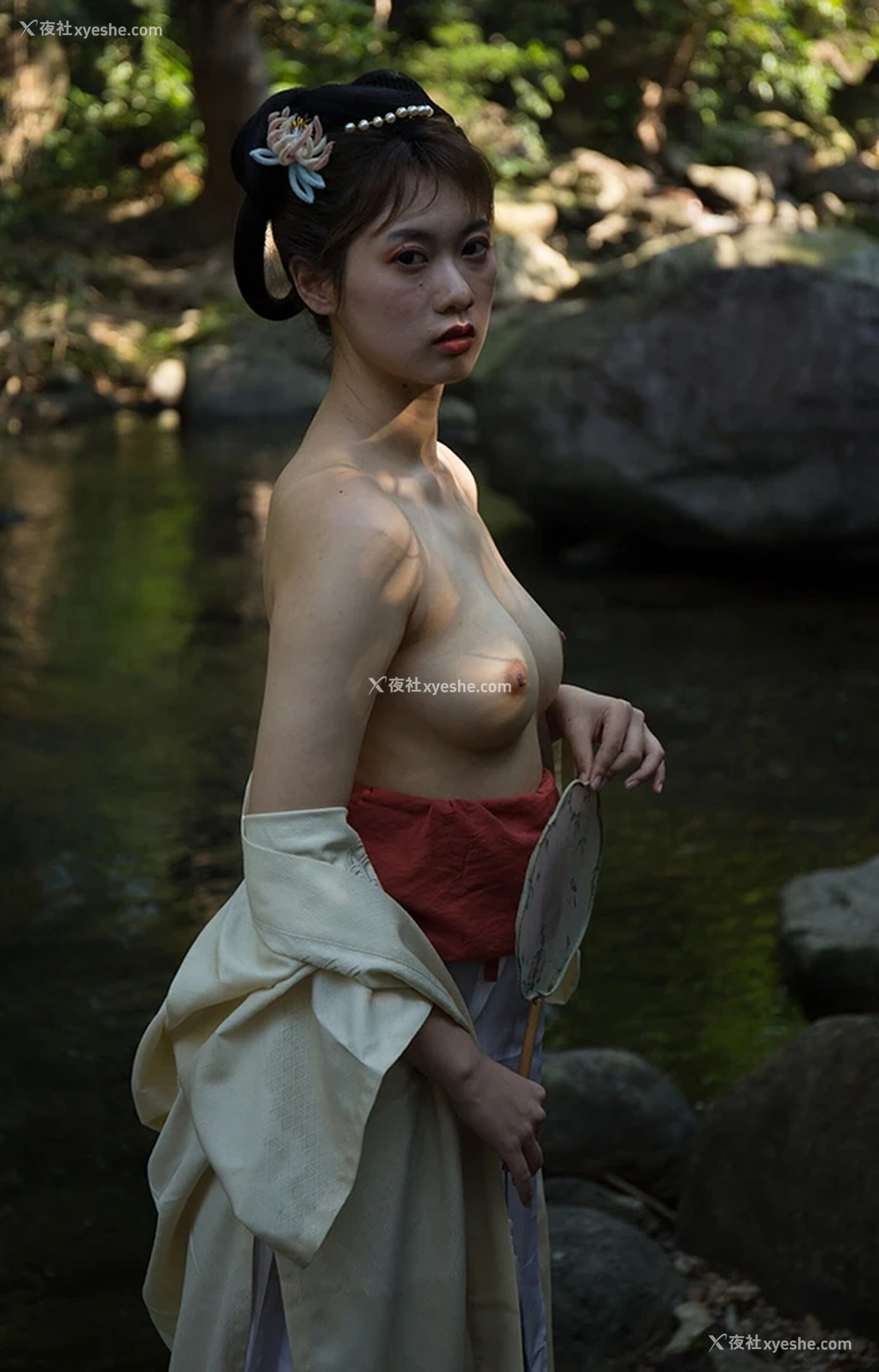 1P - 森林小溪古装美女唐小果无圣光美乳写真