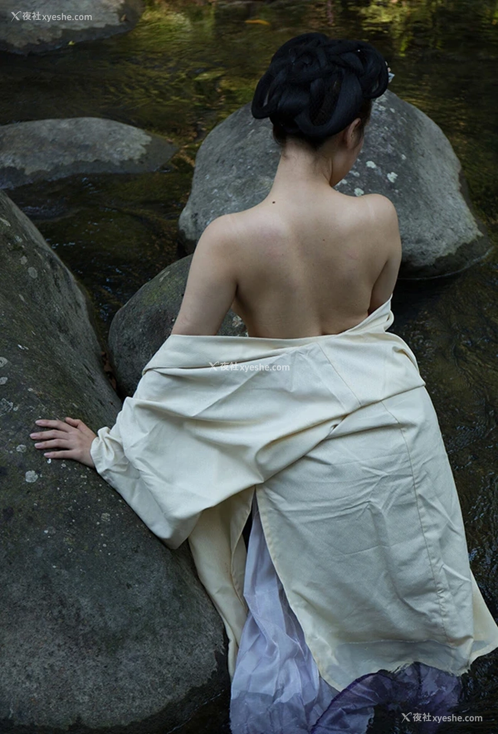 1P - 森林小溪古装美女唐小果无圣光美乳写真