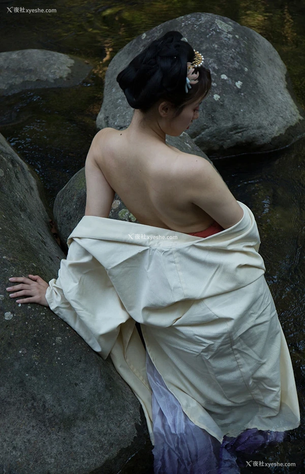 1P - 森林小溪古装美女唐小果无圣光美乳写真