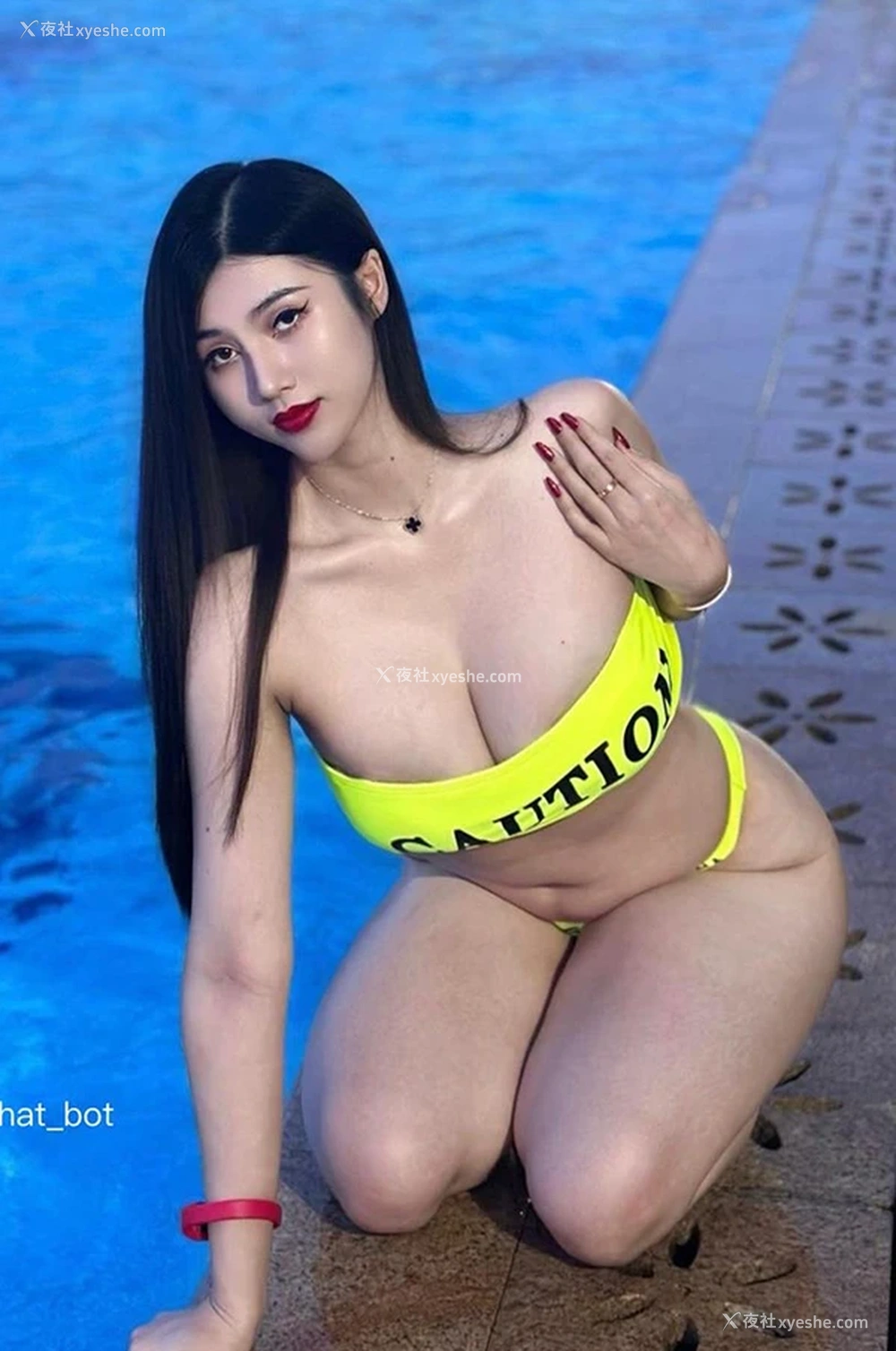 1P - 巨乳肥臀网红@山雀Queen 微密圈视图合集