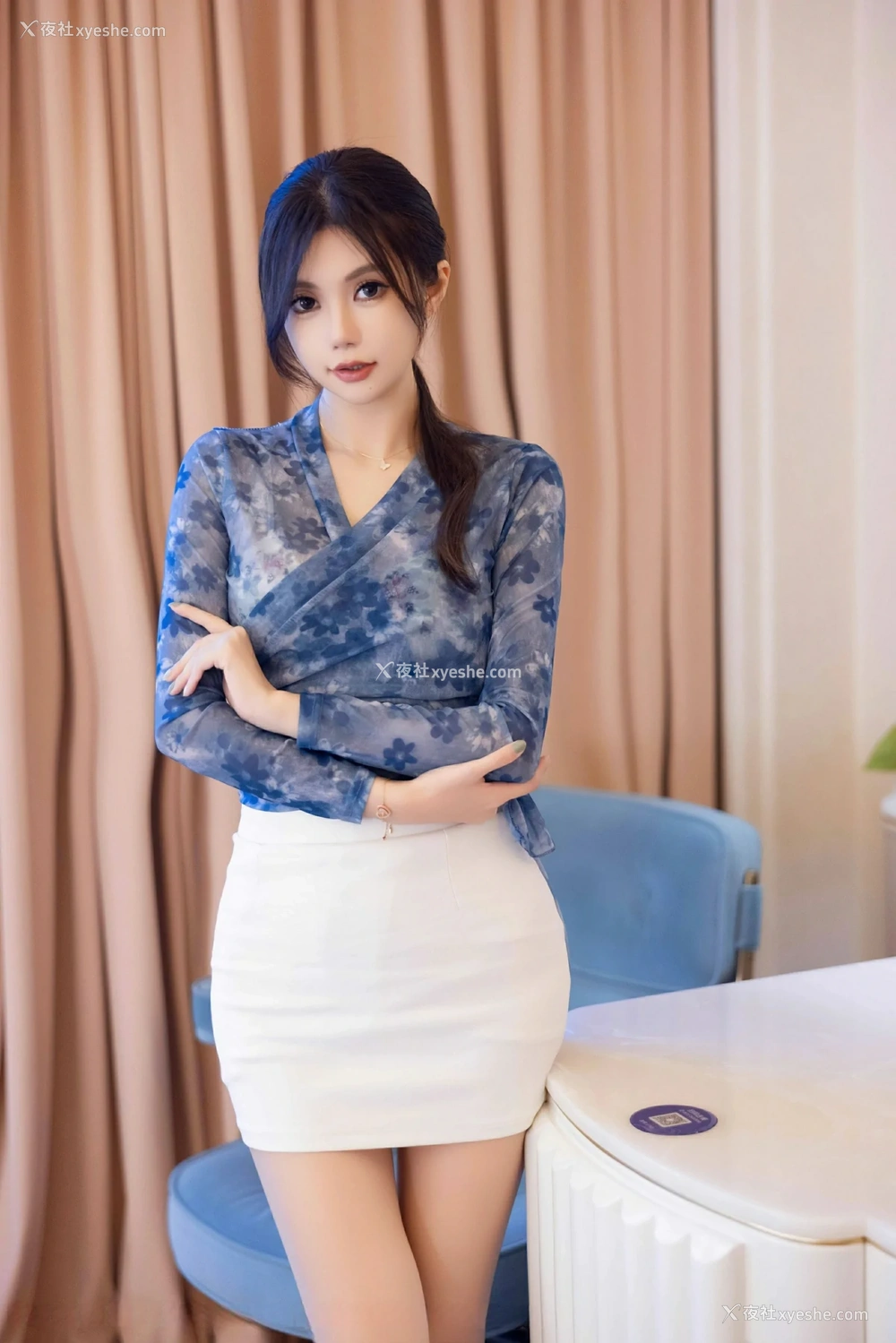 1P - [XiuRen秀人网] No.9884 绮里嘉ula
