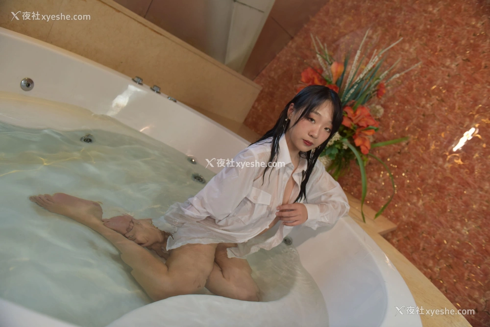1P - 国模小玉大尺度人体私拍套图