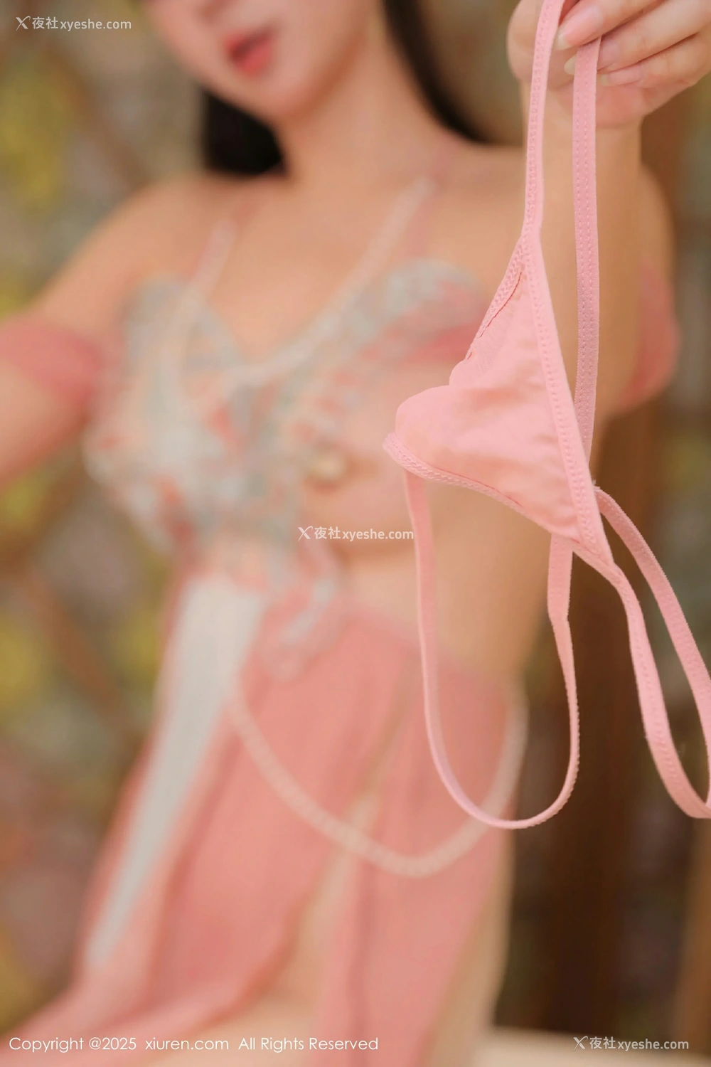 1P - [XiuRen秀人网] No.9901 小蛮妖Yummy