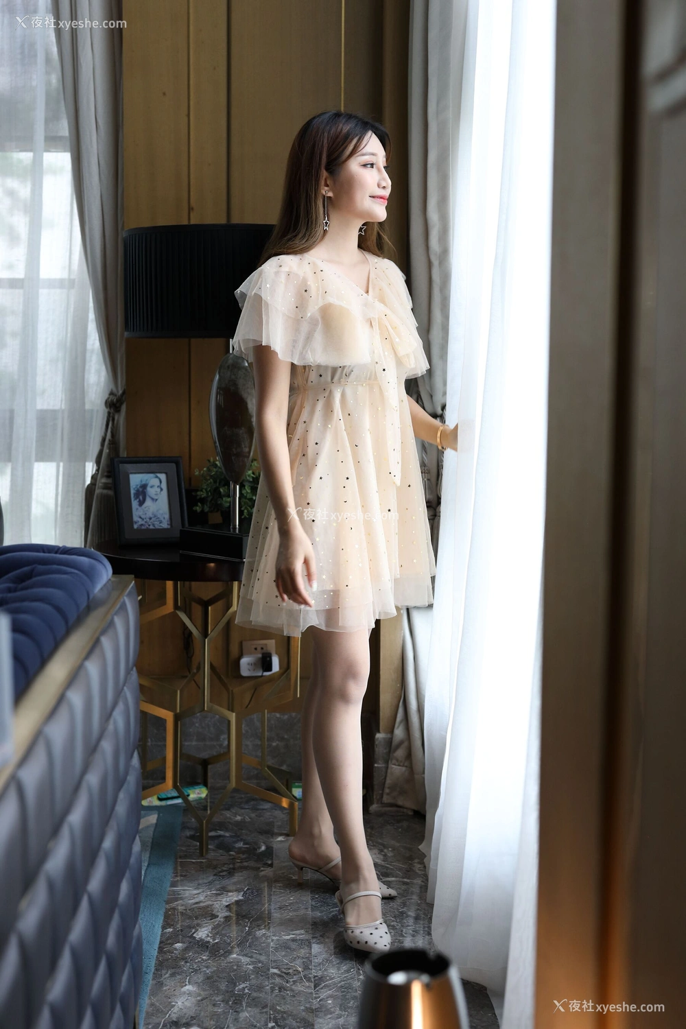 1P - 纱裙肉丝美女