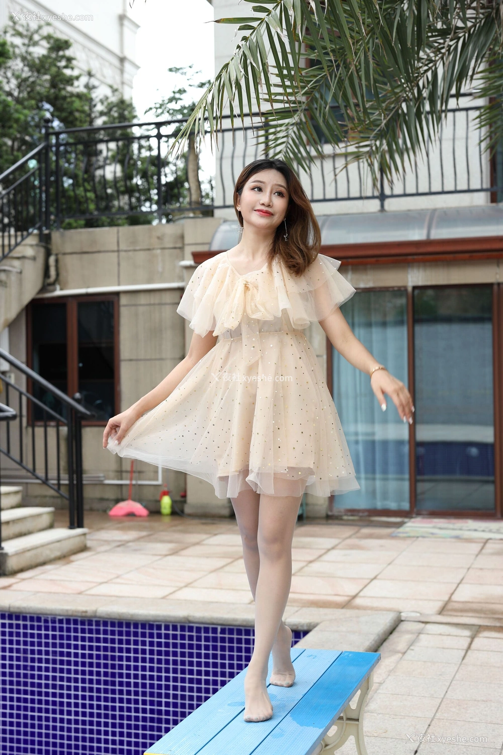 1P - 纱裙肉丝美女