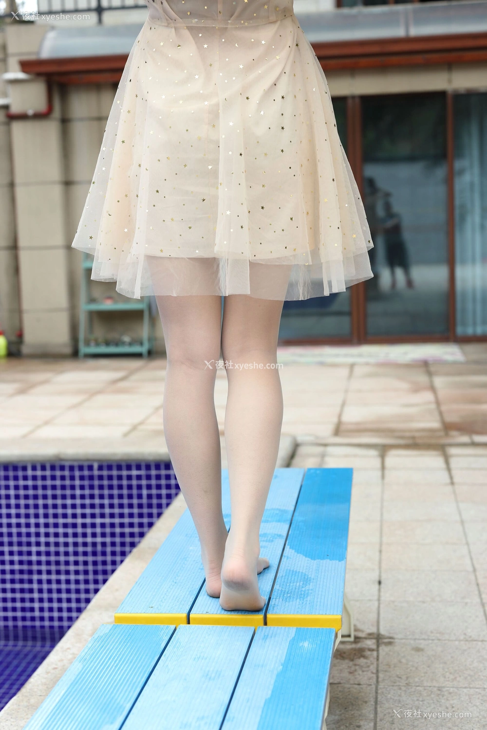 1P - 纱裙肉丝美女