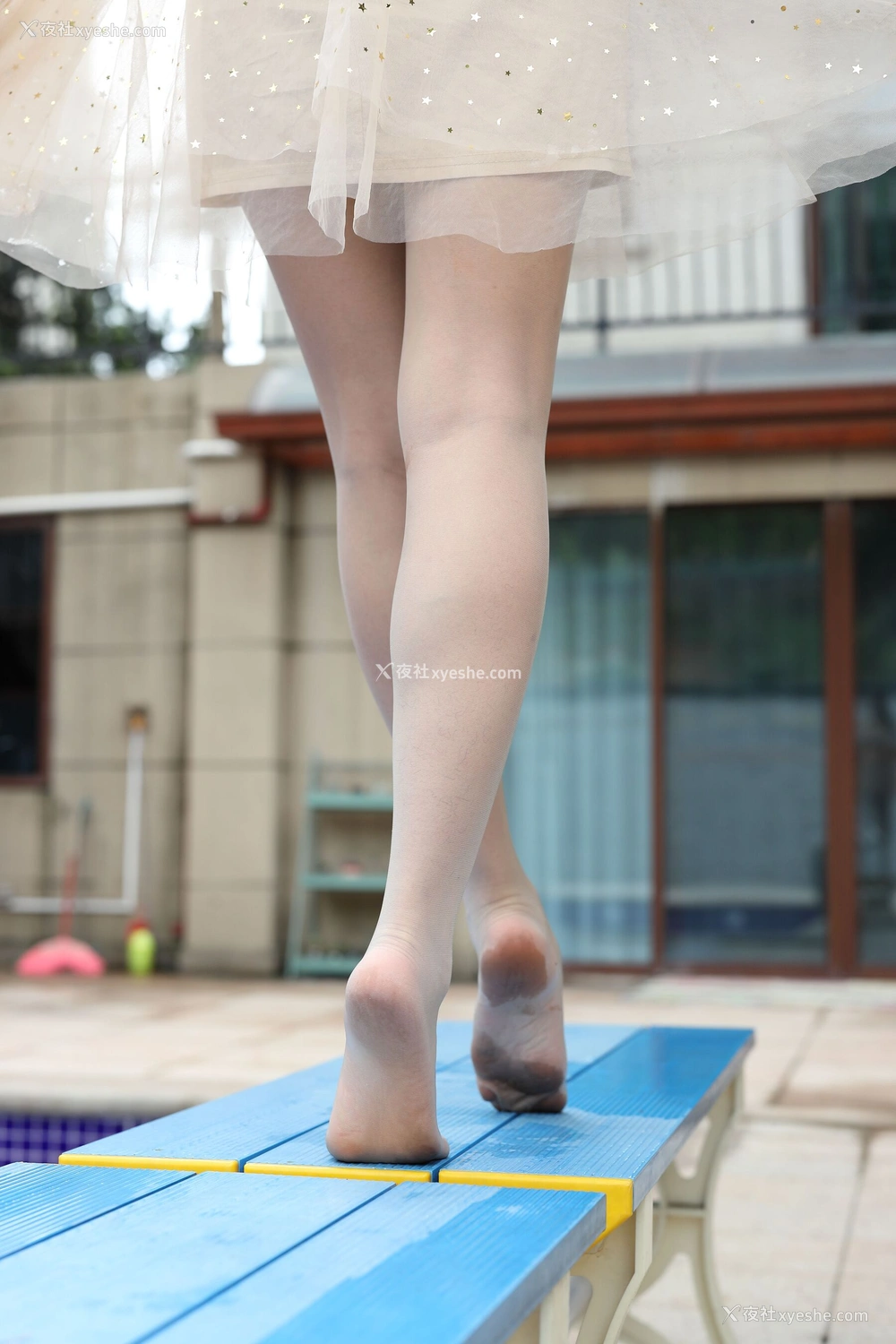 1P - 纱裙肉丝美女