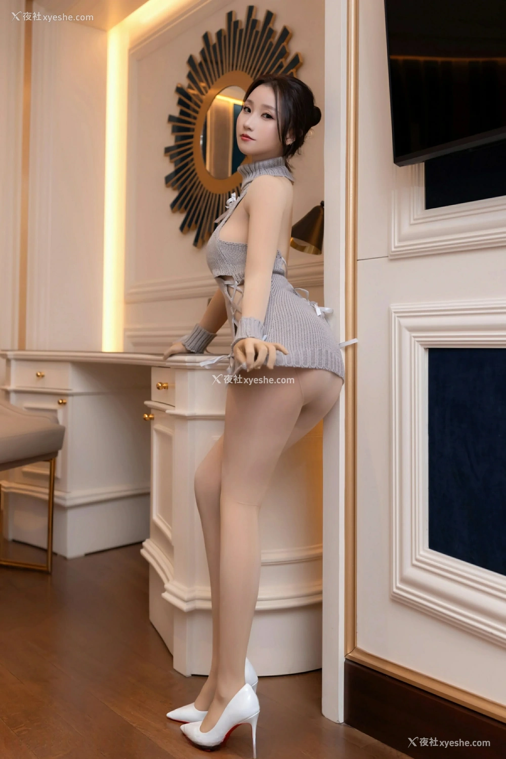 1P - [XiuRen秀人网] No.9912 杏子Yada