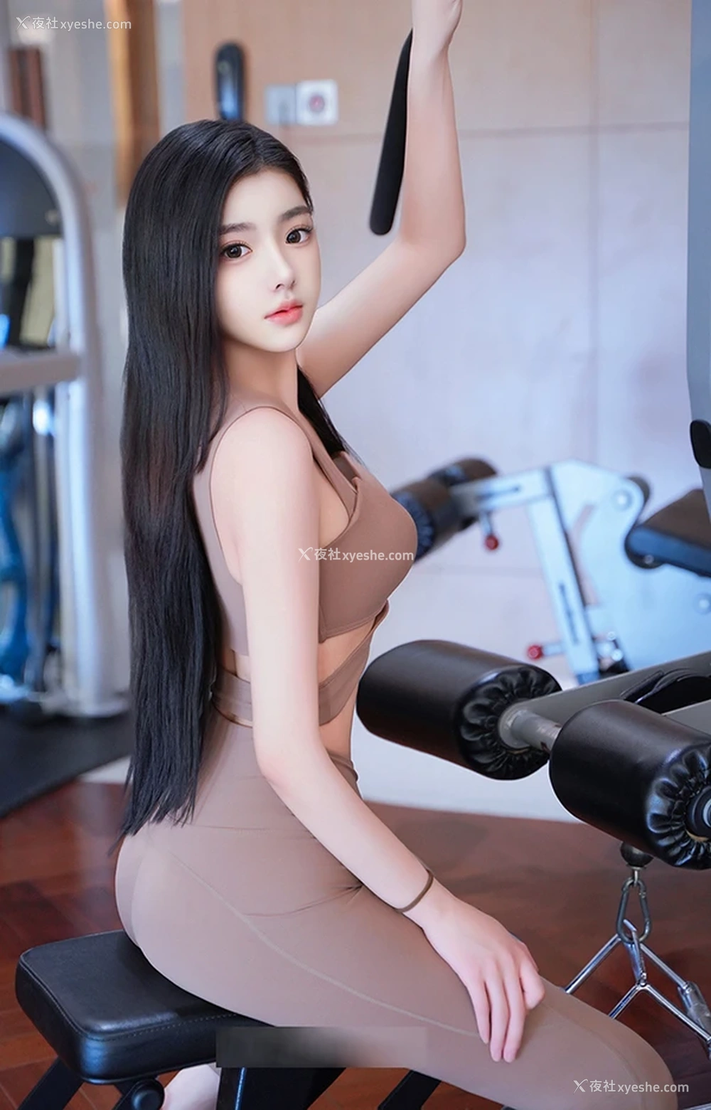 1P - 秀人女神龙雪儿健身房露出私购图黑森林诱惑
