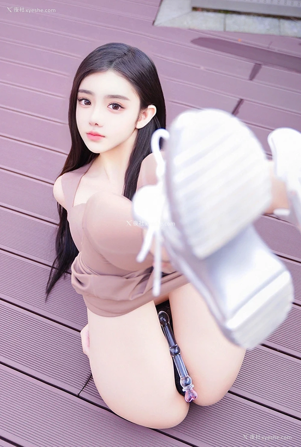 1P - 秀人女神龙雪儿健身房露出私购图黑森林诱惑