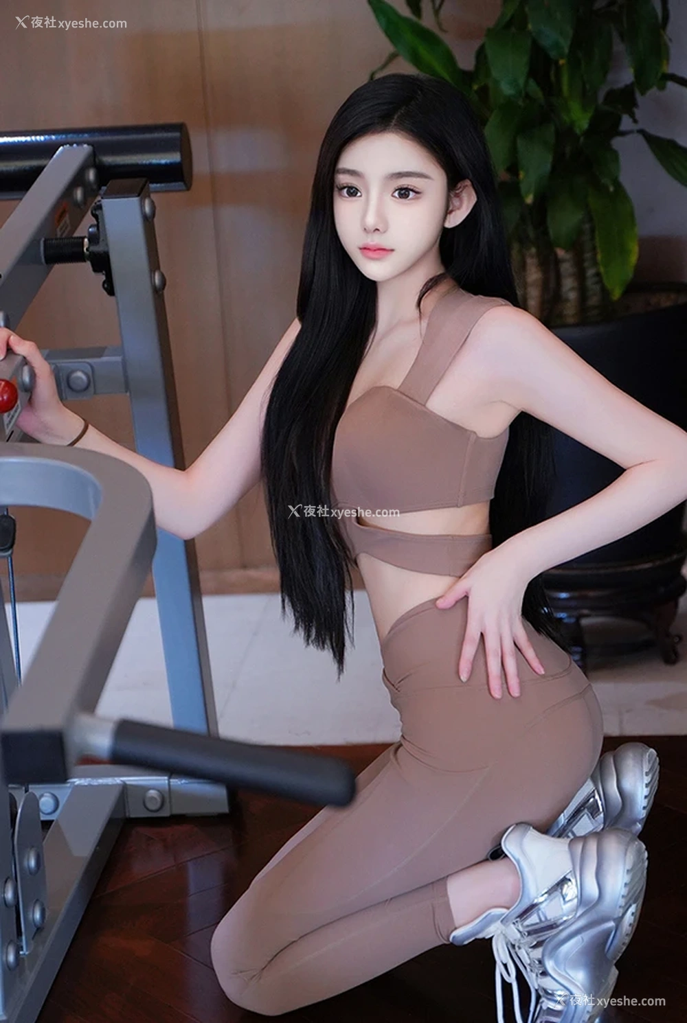 1P - 秀人女神龙雪儿健身房露出私购图黑森林诱惑