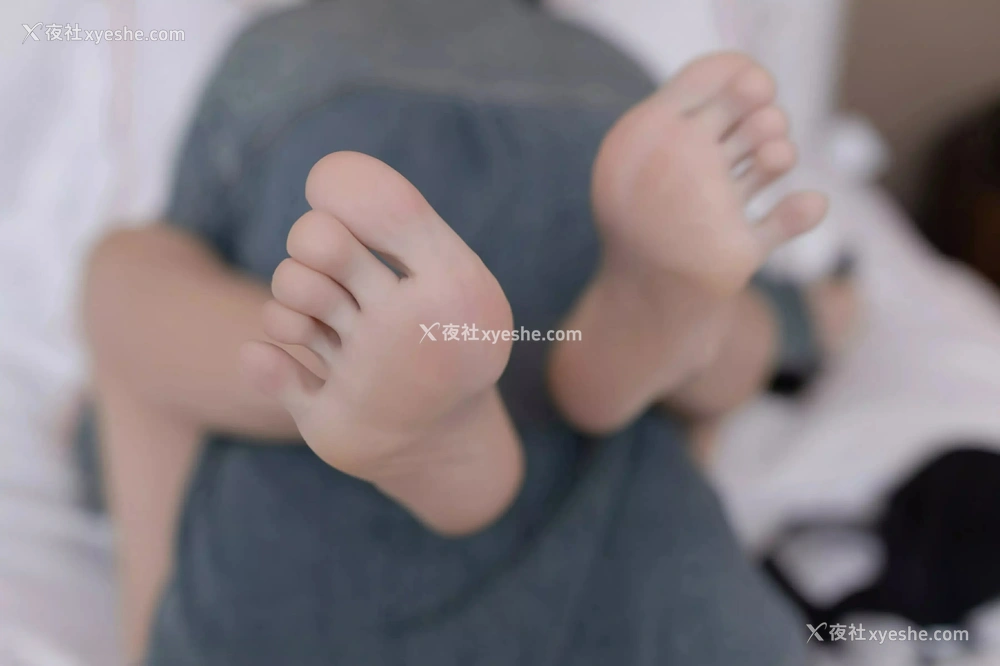 1P - [XiuRen秀人网] No.9938 杏子Yada
