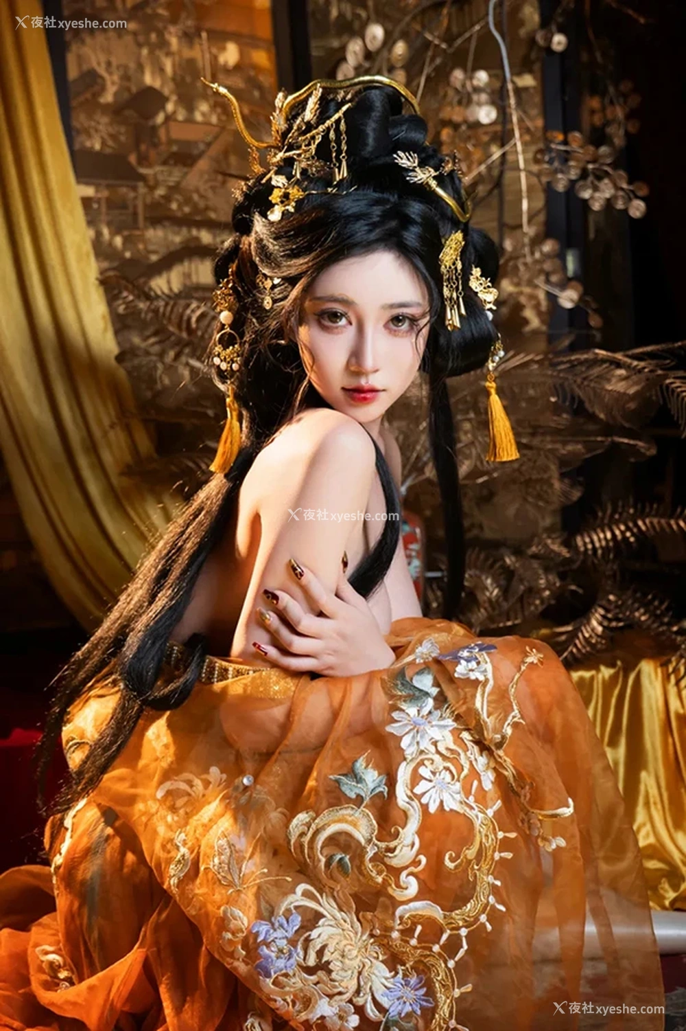 1P - 极品女神年年金蛇贺岁无圣光唯美人体图集