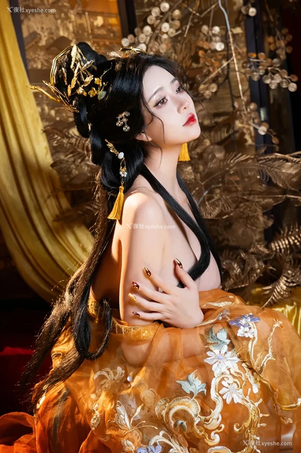 1P - 极品女神年年金蛇贺岁无圣光唯美人体图集