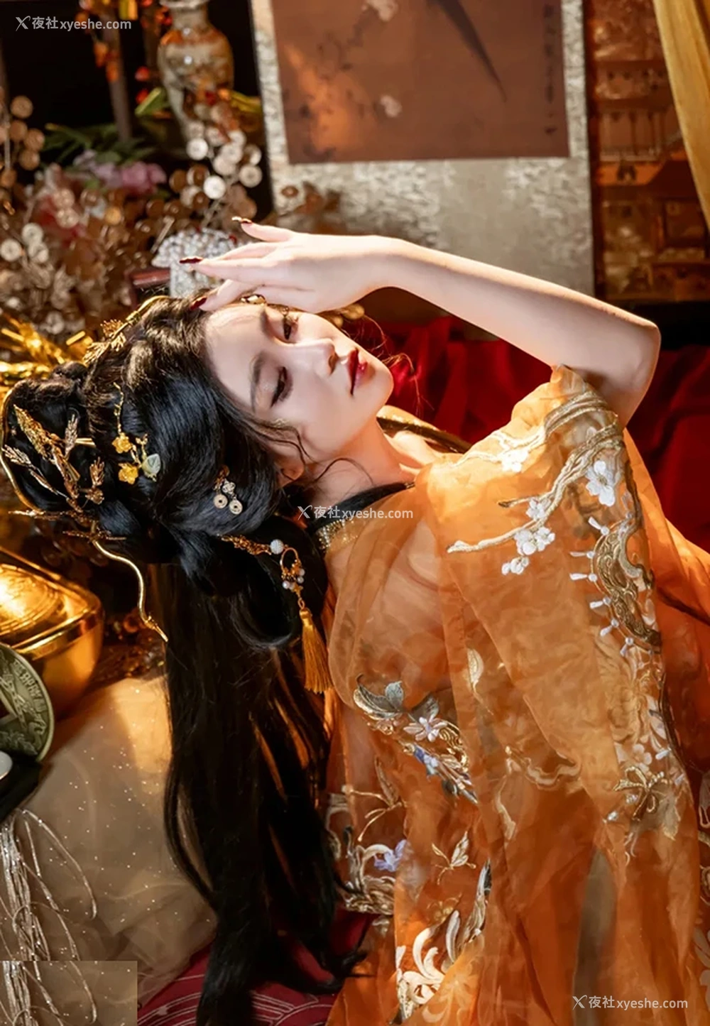 1P - 极品女神年年金蛇贺岁无圣光唯美人体图集