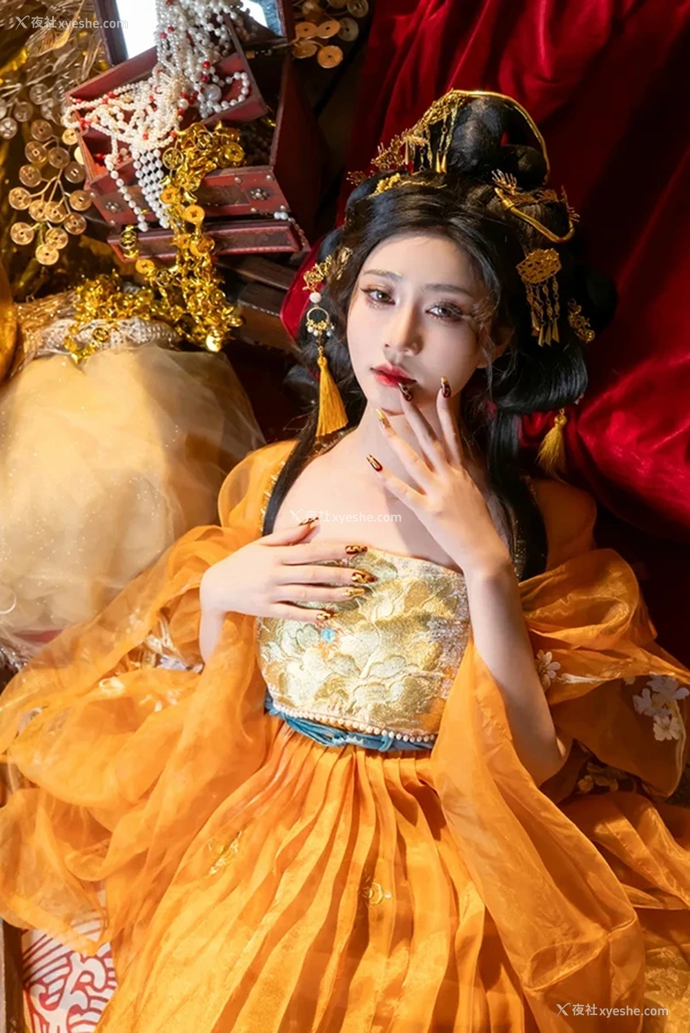 1P - 极品女神年年金蛇贺岁无圣光唯美人体图集