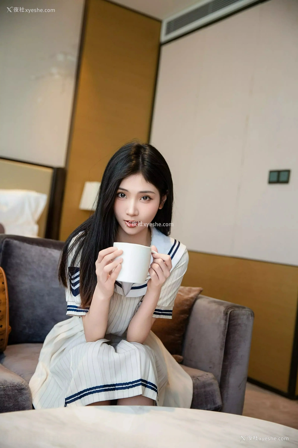 1P - [XiuRen秀人网] No.9942 刘婷婷