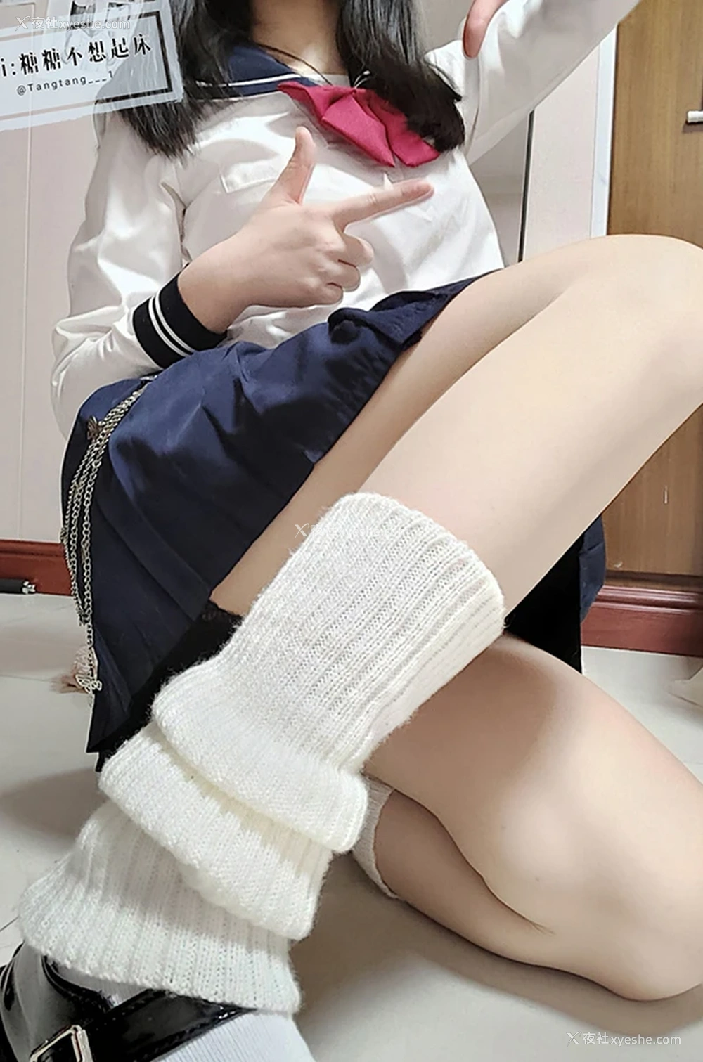 1P - 福利姬糖糖不想起床 JK居家尺度私拍视图
