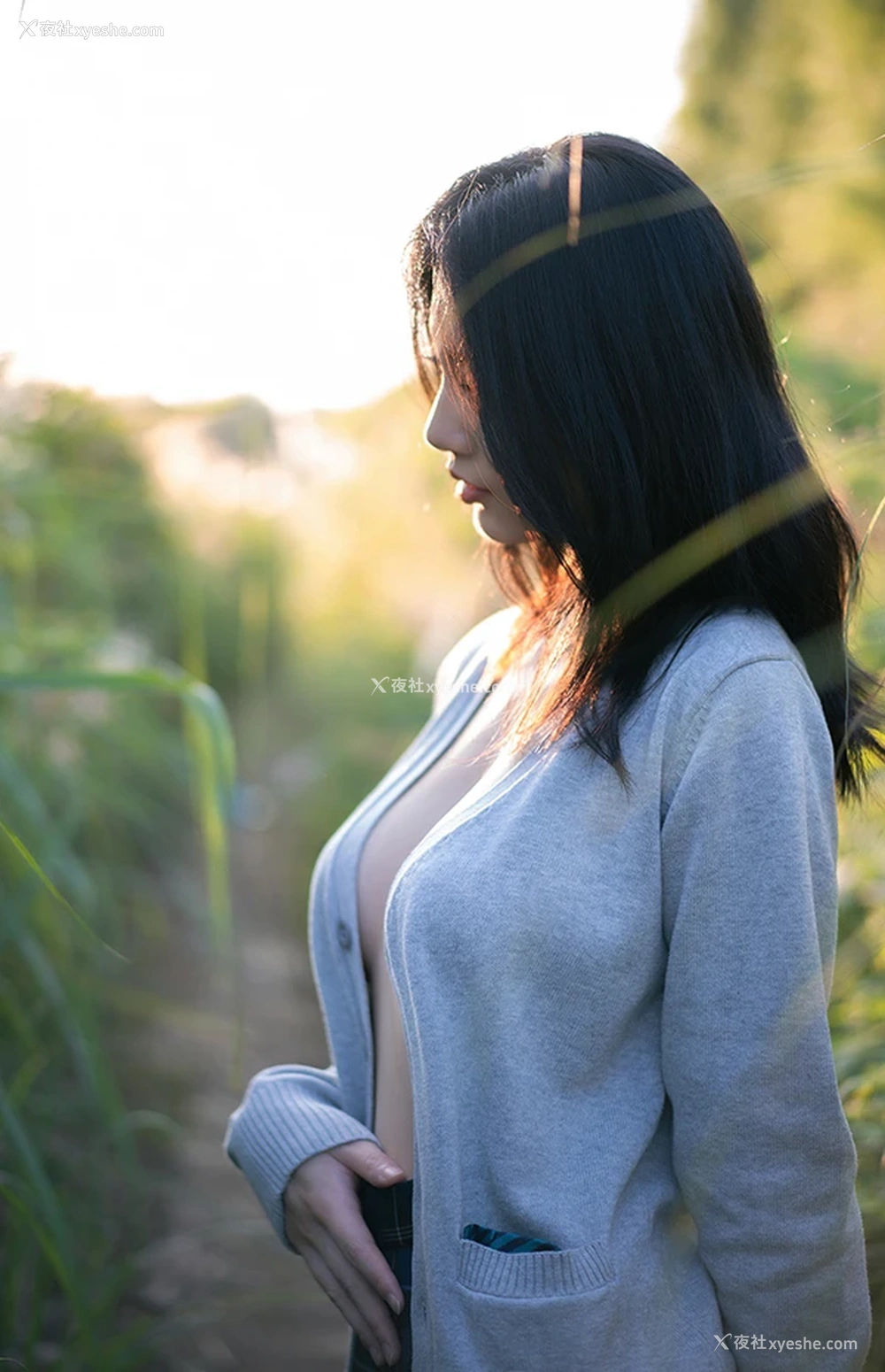 1P - 网红美女桃良阿宅 外出JK半裸正当时