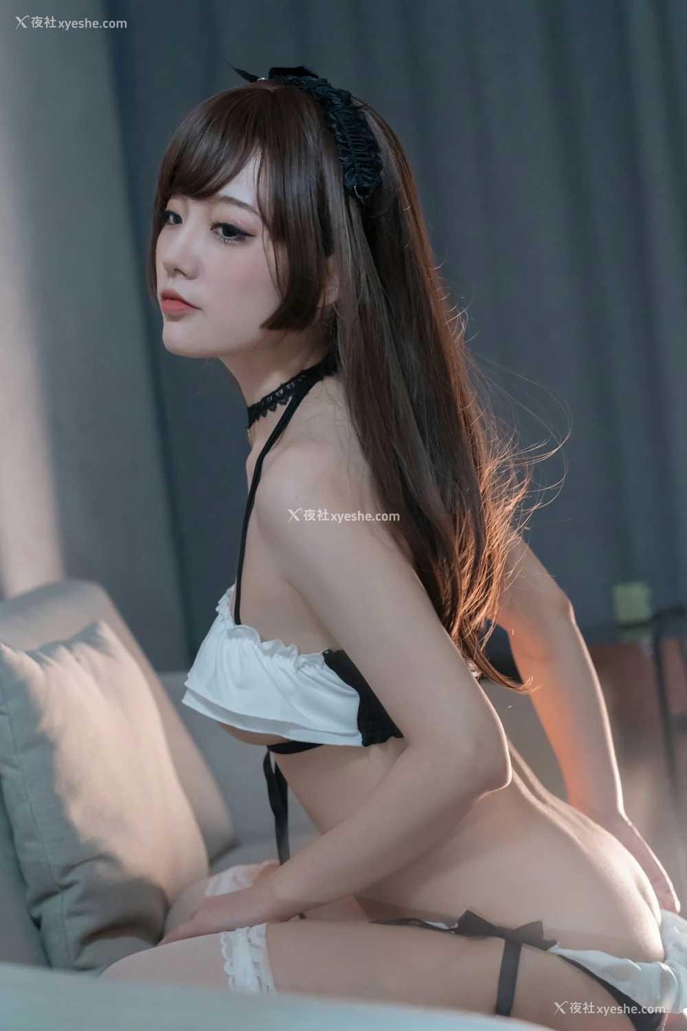 1P - 桃良阿宅 – 黑白裙