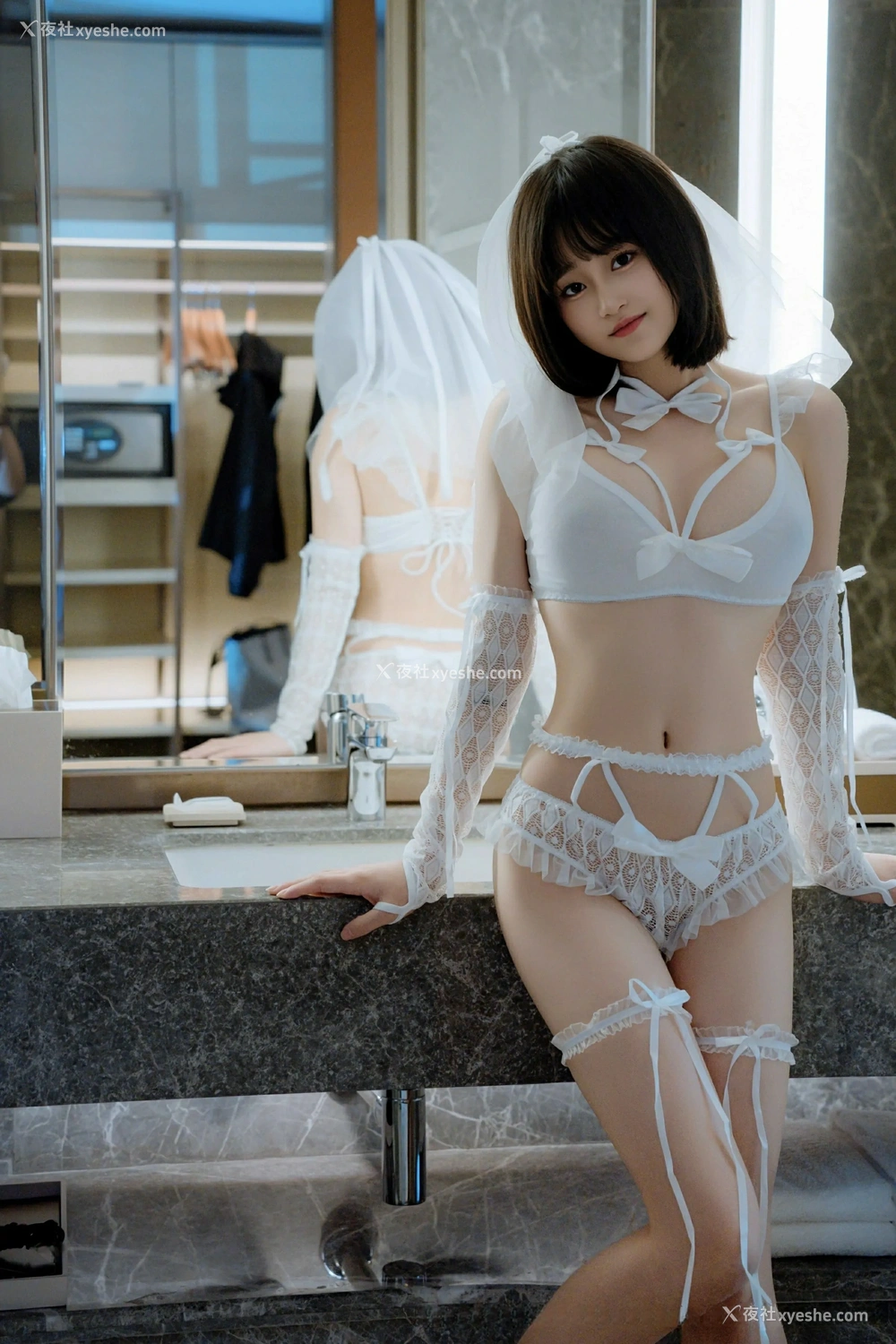 1P - [XiuRen秀人网] No.9972 涵涵Luna
