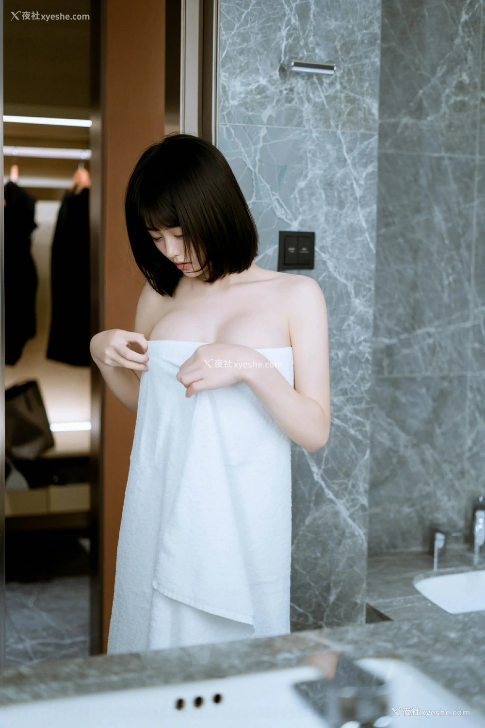 1P - [XiuRen秀人网] No.9972 涵涵Luna