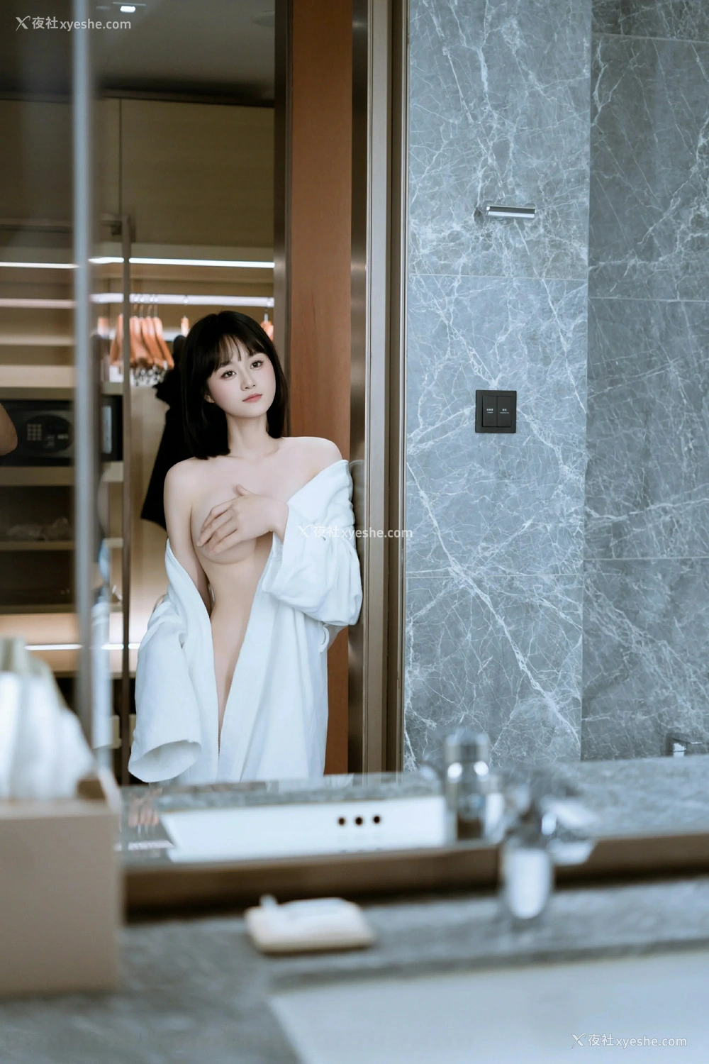 1P - [XiuRen秀人网] No.9972 涵涵Luna