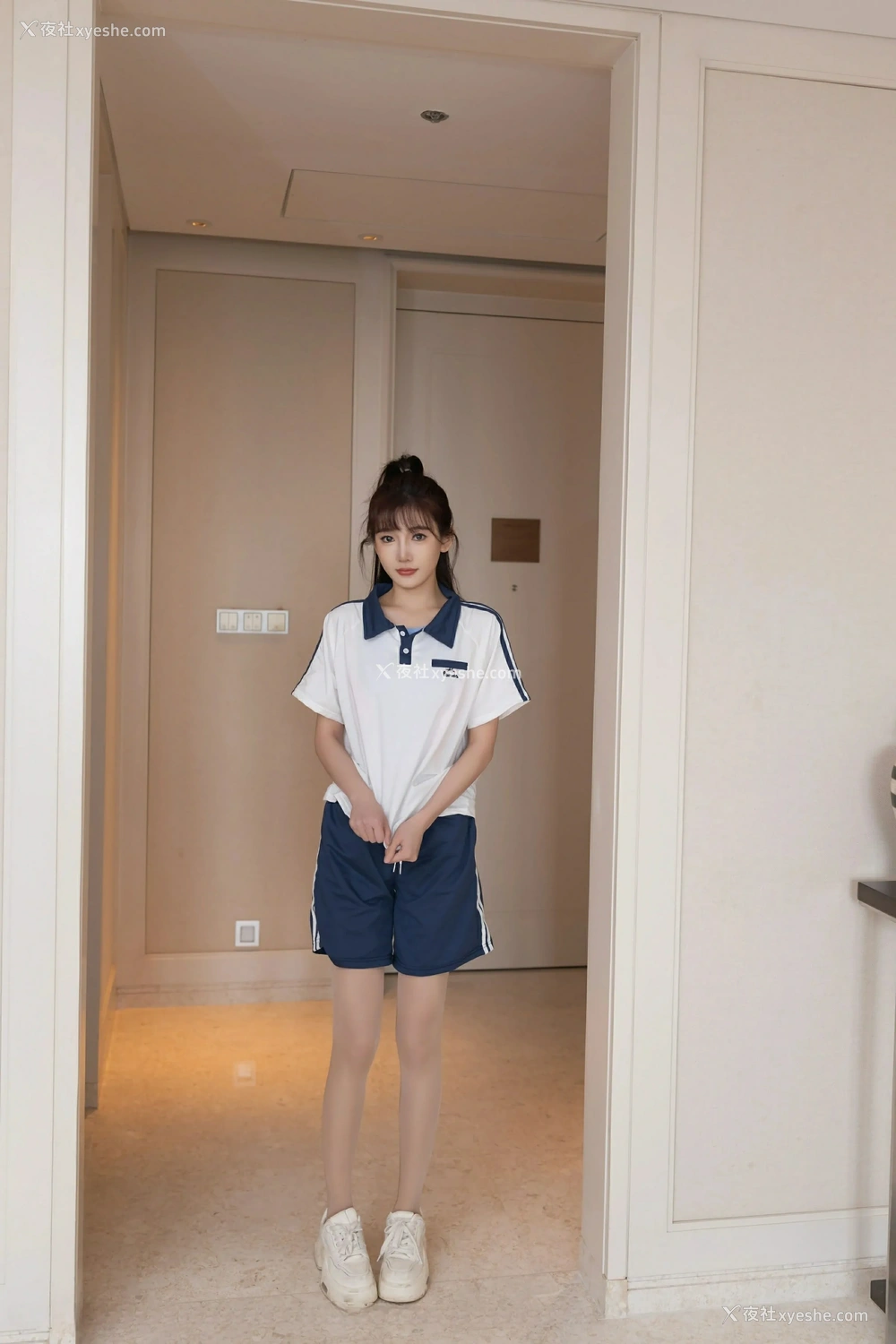 1P - [XiuRen秀人网] No.9979 陆萱萱