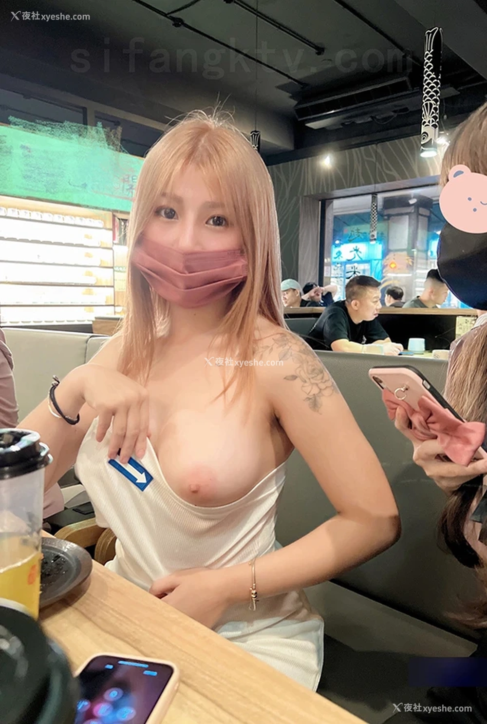 1P - 露出系福利姬@艾玛Emma订阅尺度视图合集9