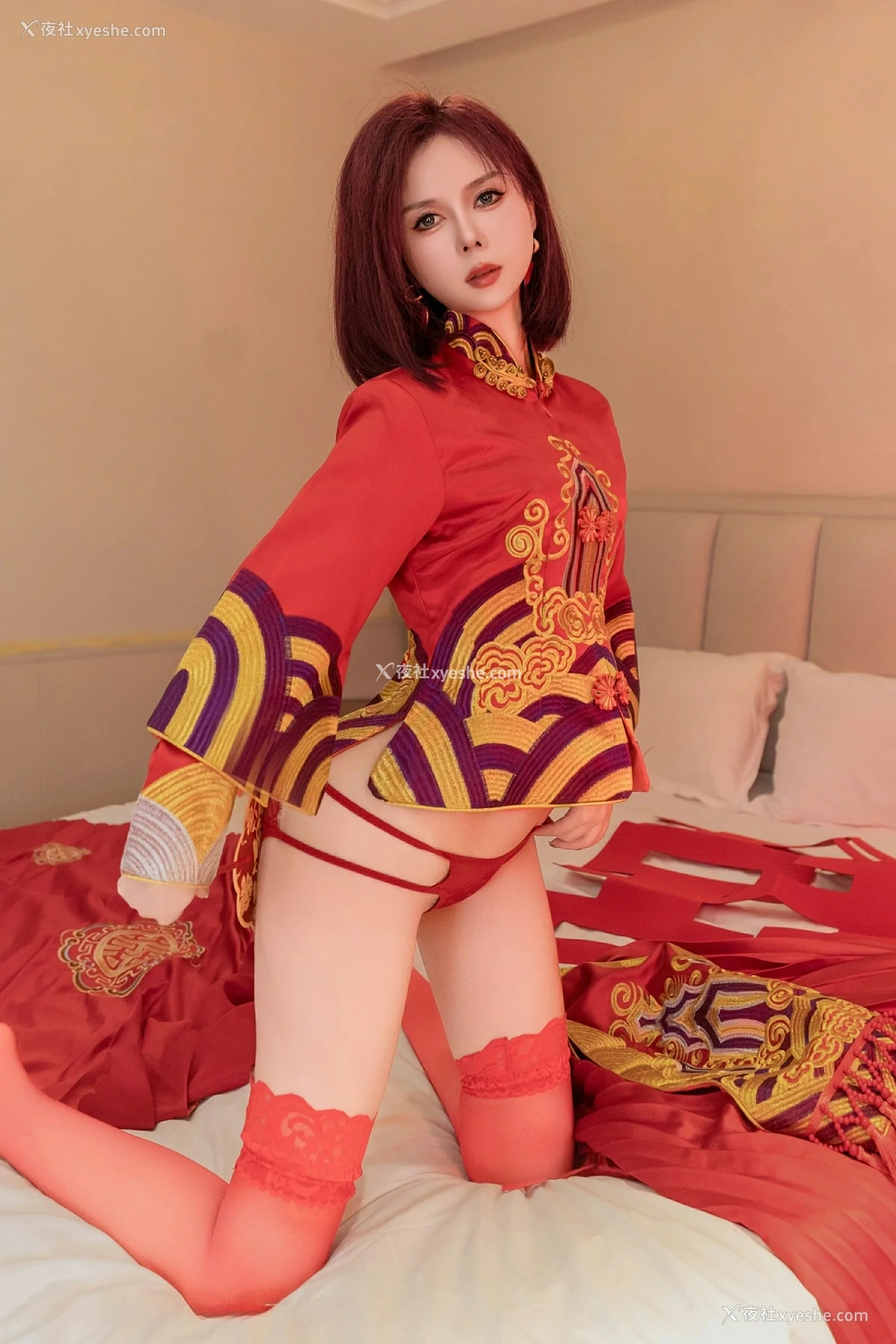 1P - [XiuRen秀人网] No.9995 白芷yy