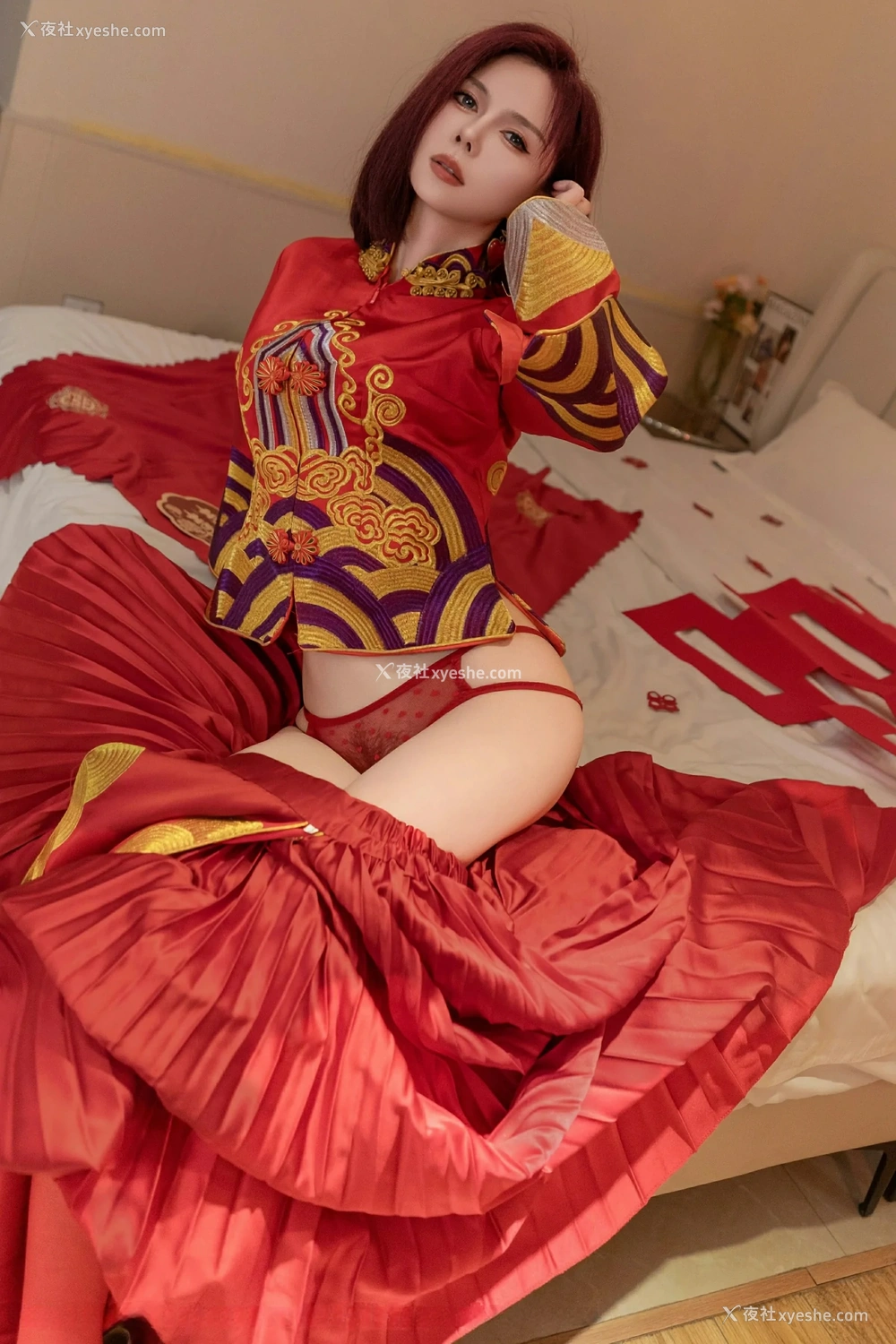 1P - [XiuRen秀人网] No.9995 白芷yy