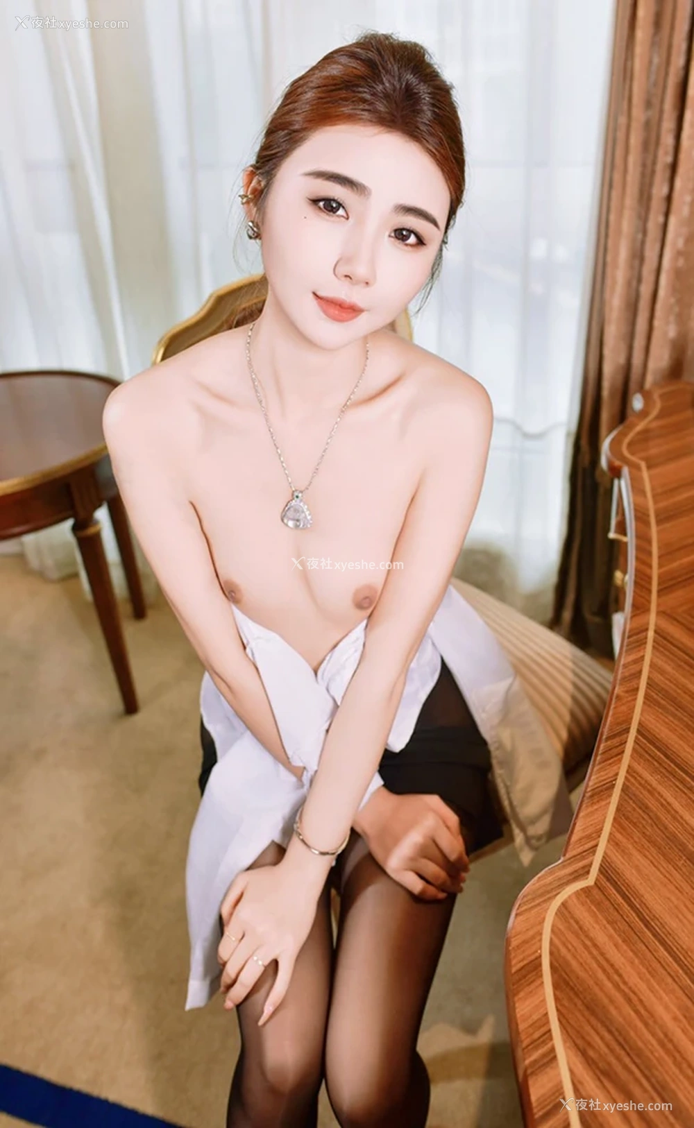 1P - 高颜值网红@Lucky 尺度私拍视图合集