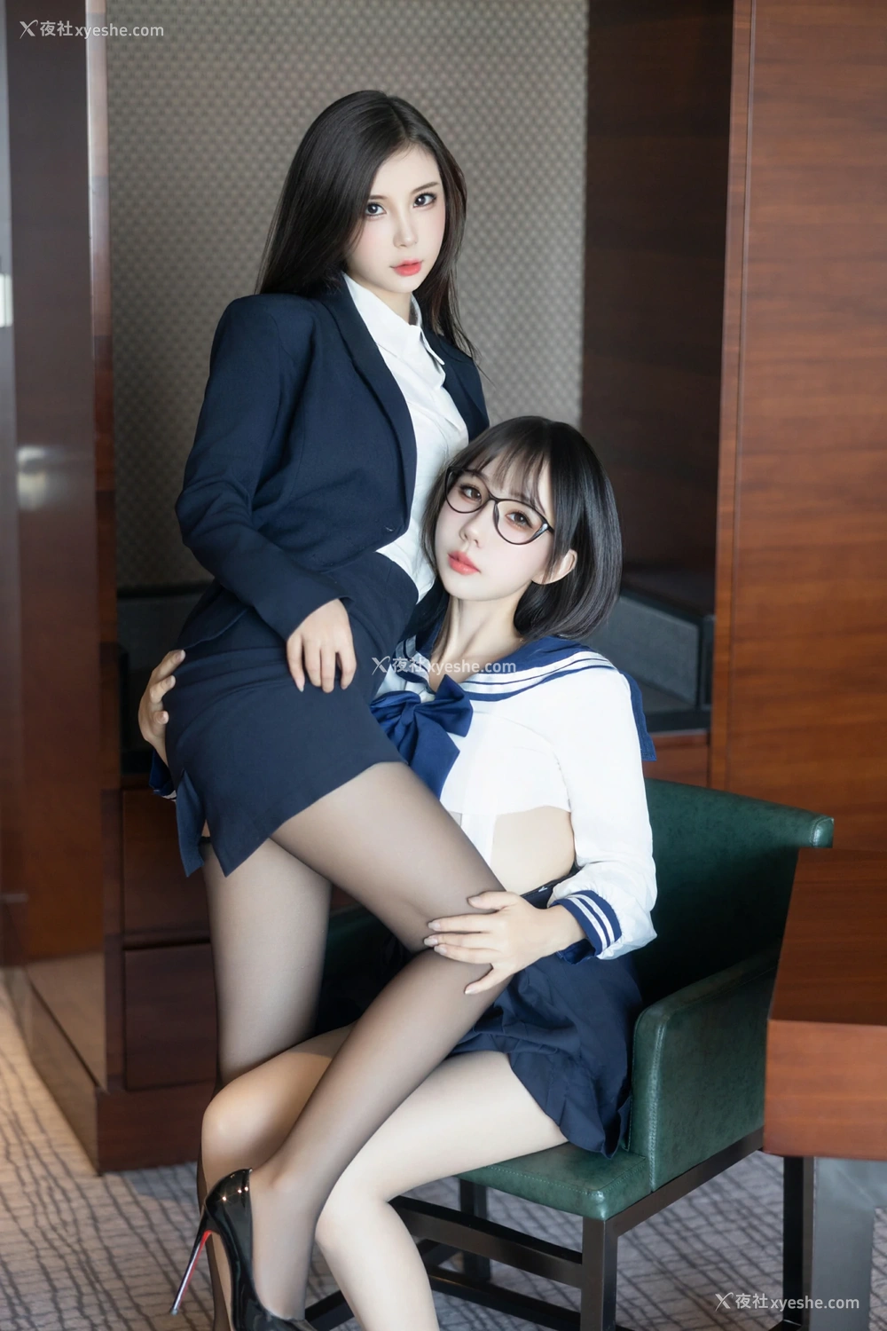 1P - xiuren秀人网福利小蛮妖Yummy和波巧酱大尺度私拍无码流出磨豆腐