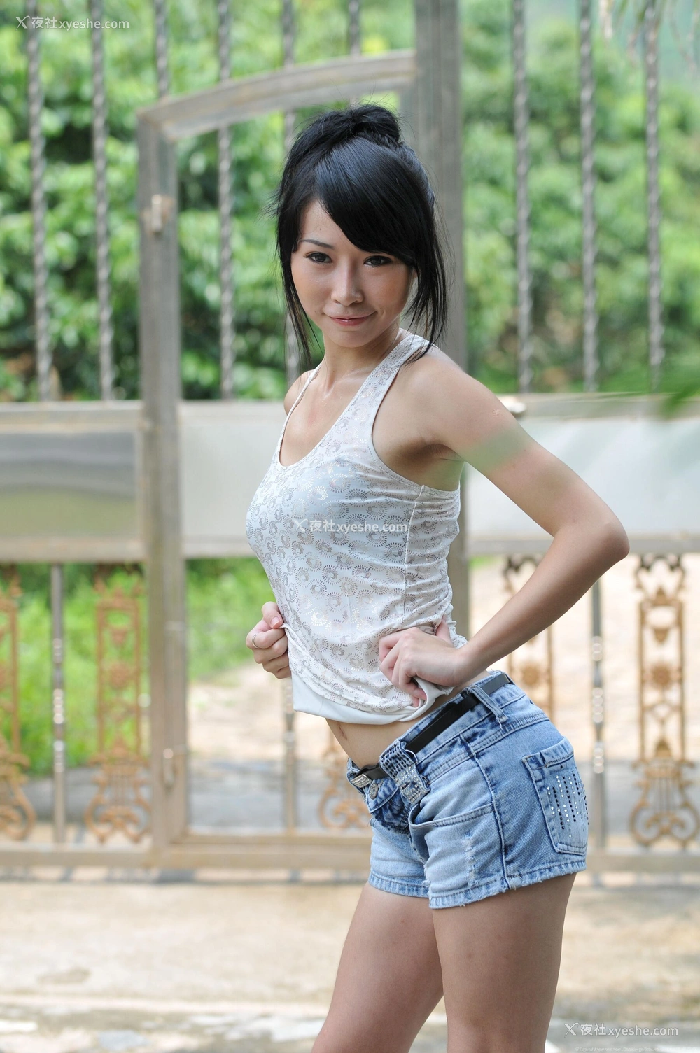 1P - 国模戴娜&蕊蕊&何芳人体私拍套图