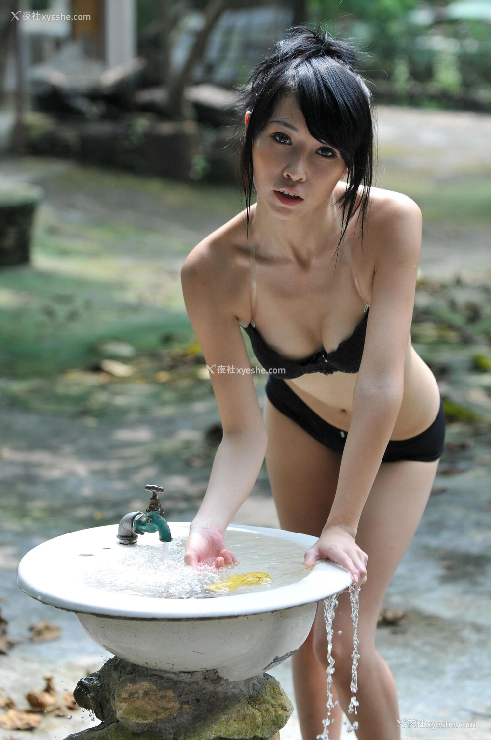 1P - 国模戴娜&蕊蕊&何芳人体私拍套图