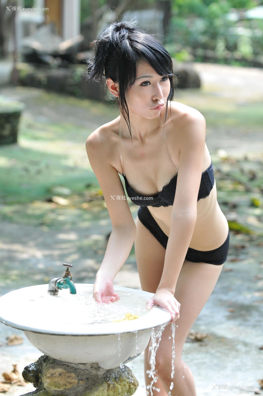 1P - 国模戴娜&蕊蕊&何芳人体私拍套图