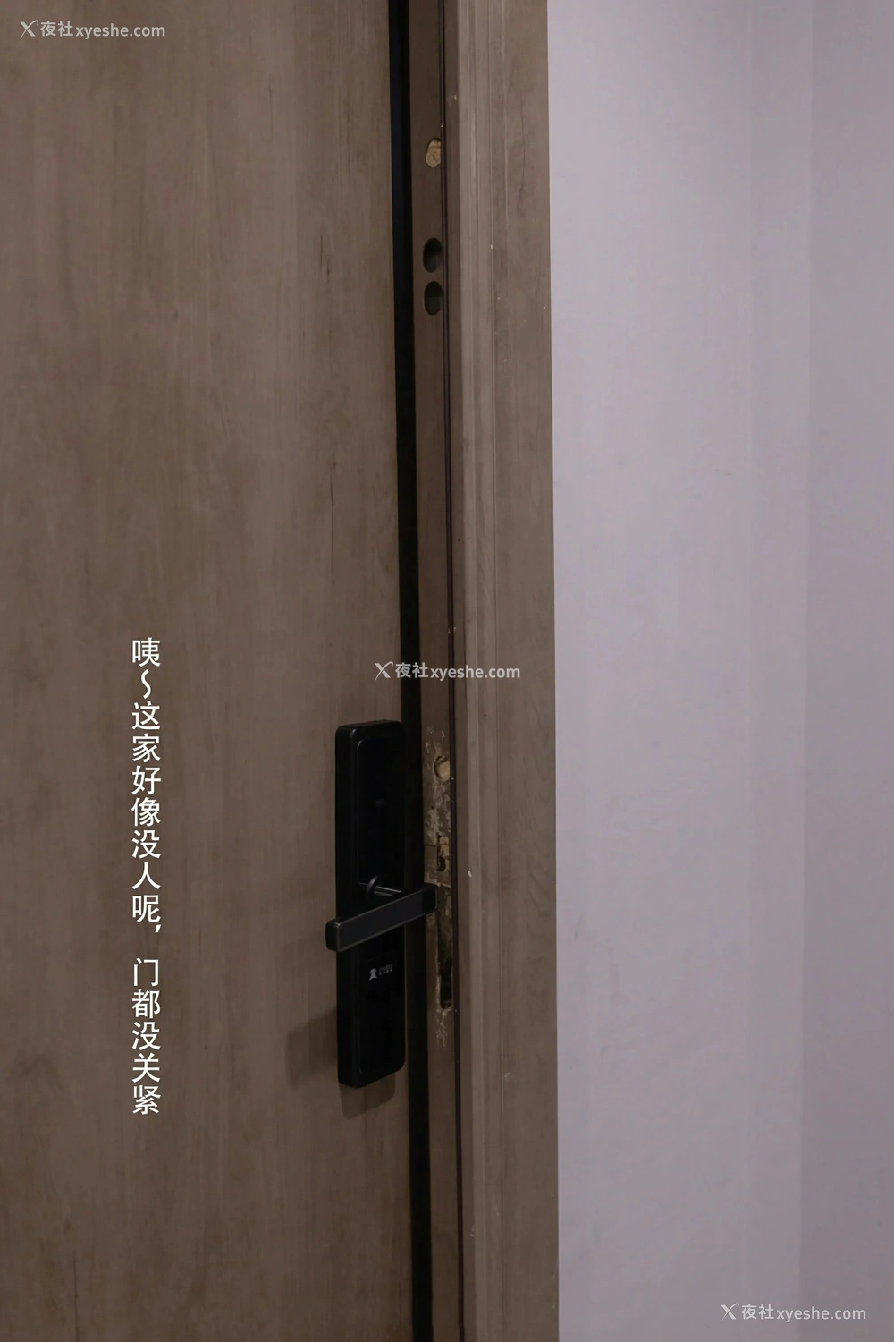 1P - [XiuRen秀人网] No.10042 杏子Yada