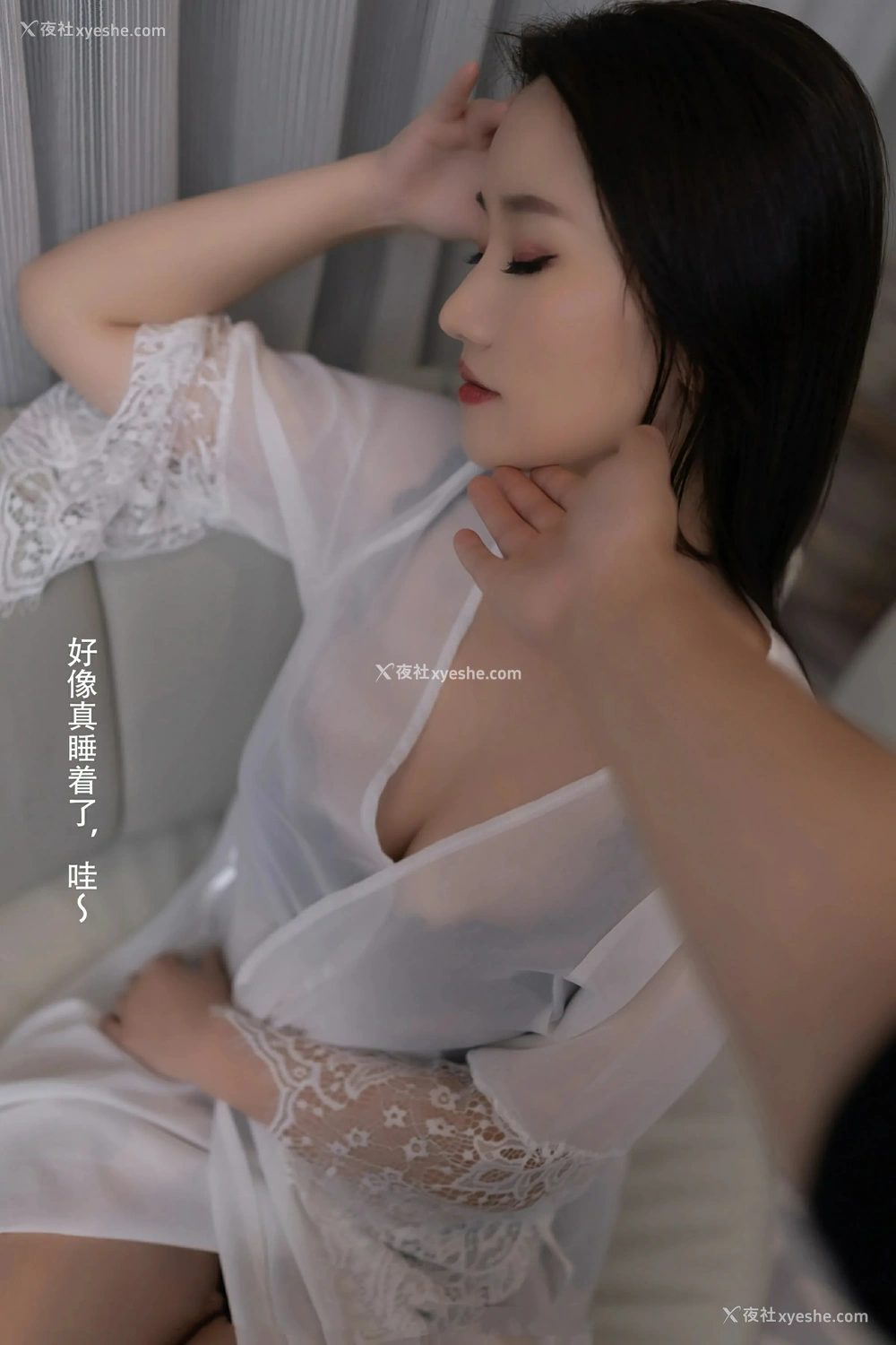 1P - [XiuRen秀人网] No.10042 杏子Yada