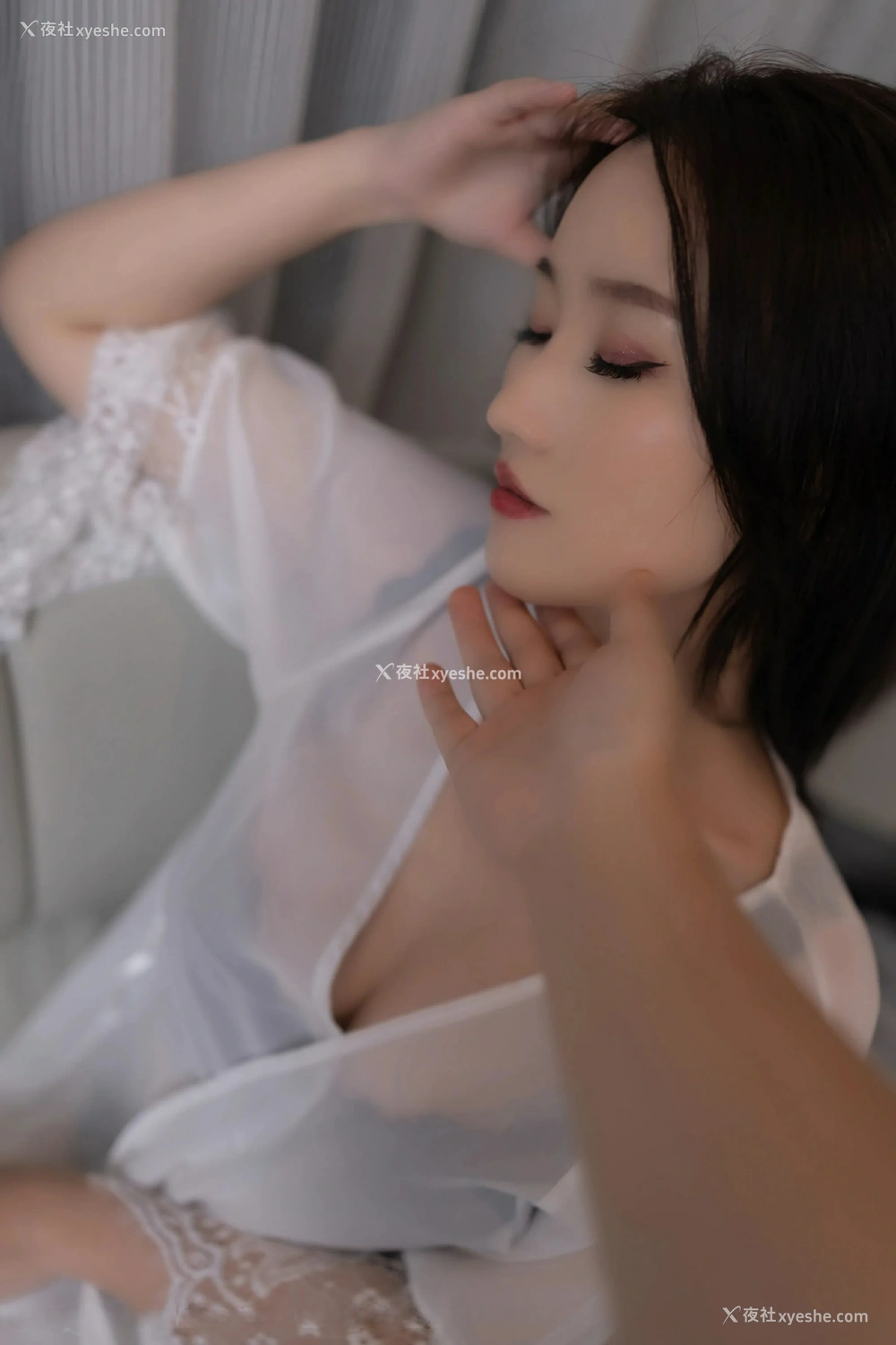 1P - [XiuRen秀人网] No.10042 杏子Yada