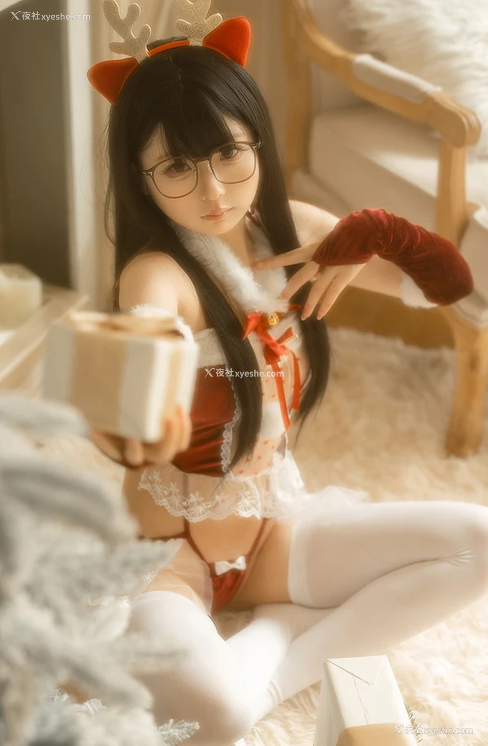 1P - 网红美女幼水铃衣 圣诞小鹿诱惑图集