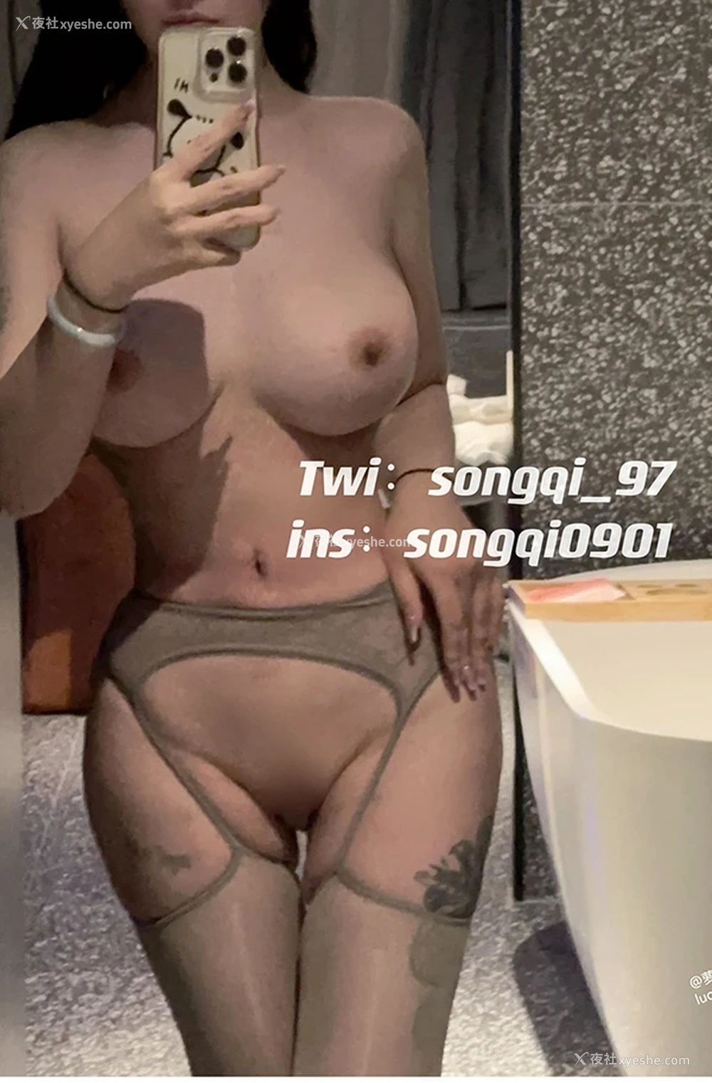 1P - 巨乳福利姬 牛奶饼干不加葱 私拍尺度图集3